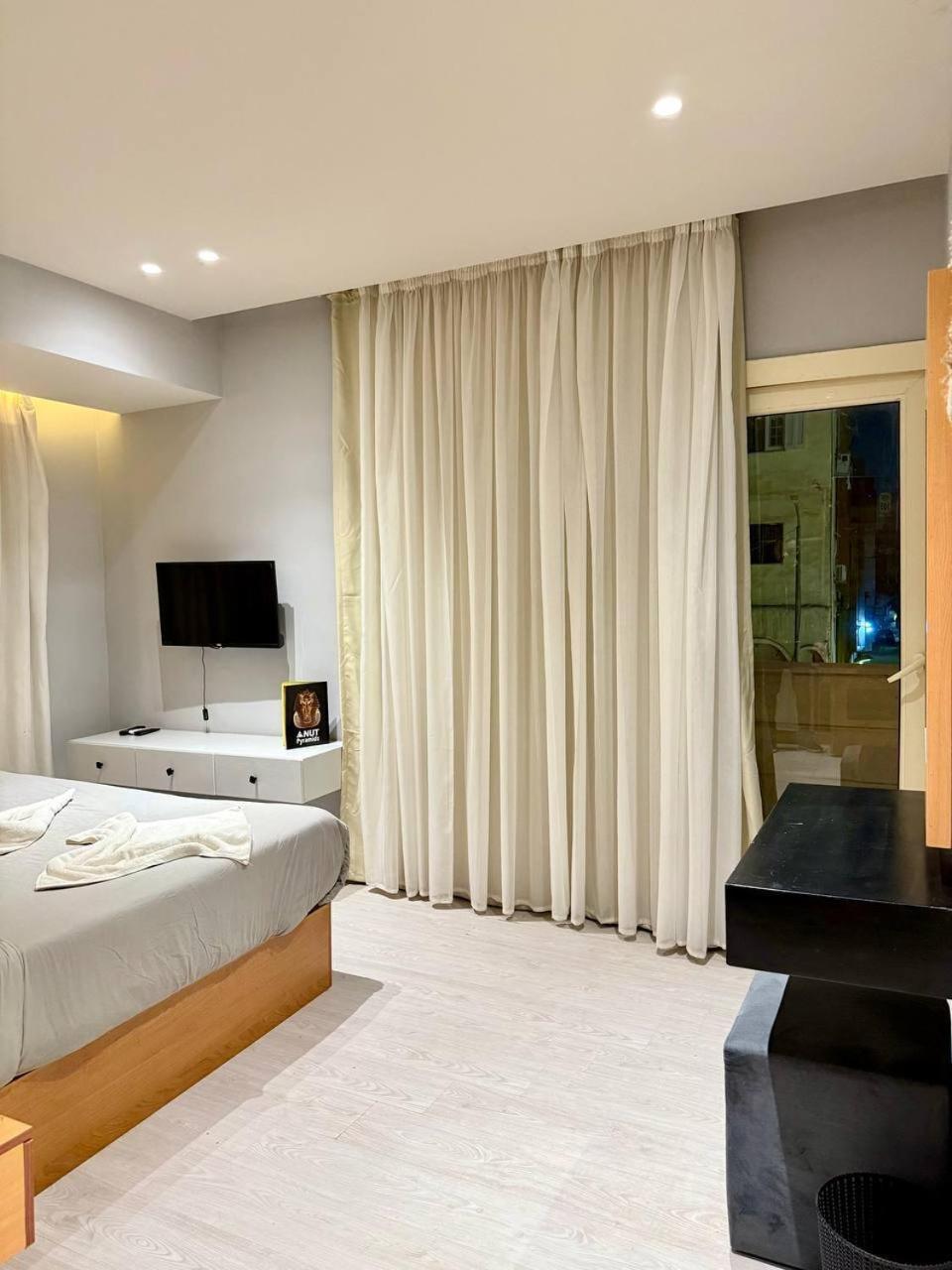Aten Pyramids View Hotel 4*