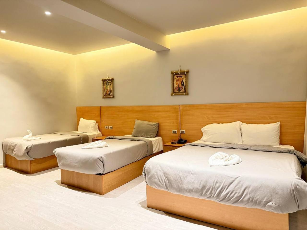 Aten Pyramids View Hotel 4*