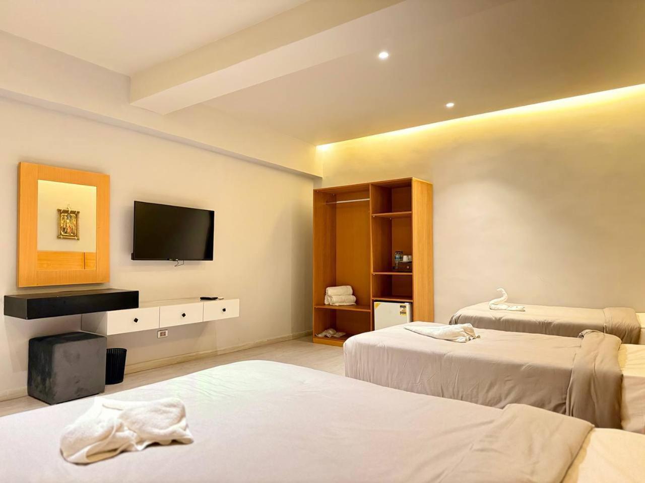 Hotel Aten Pyramids View