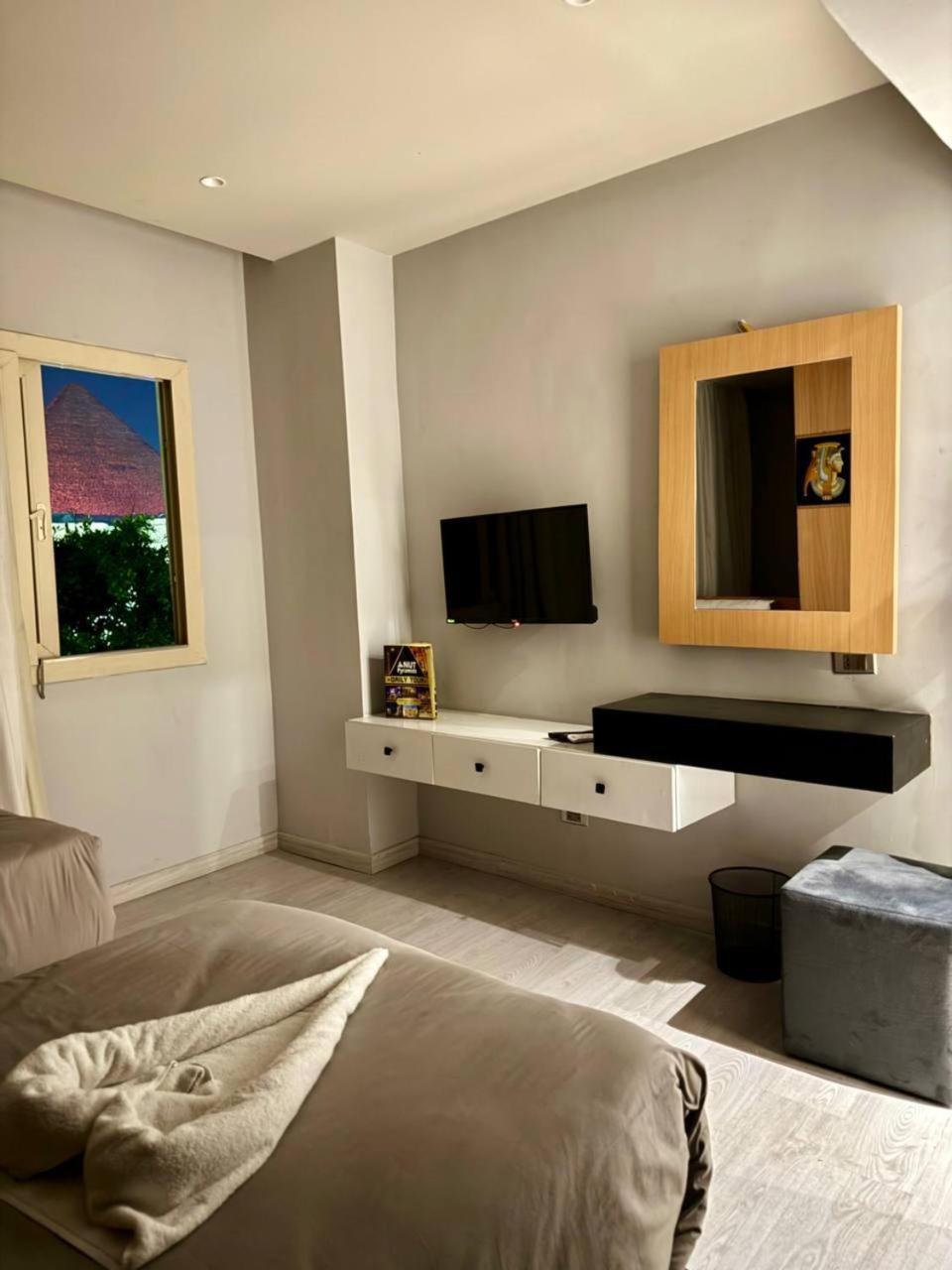 Hotel Aten Pyramids View