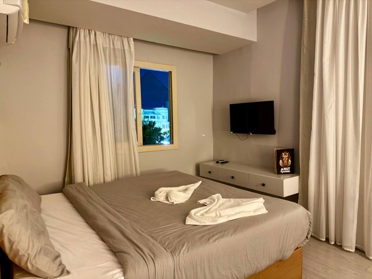 Aten Pyramids View Hotel 4*
