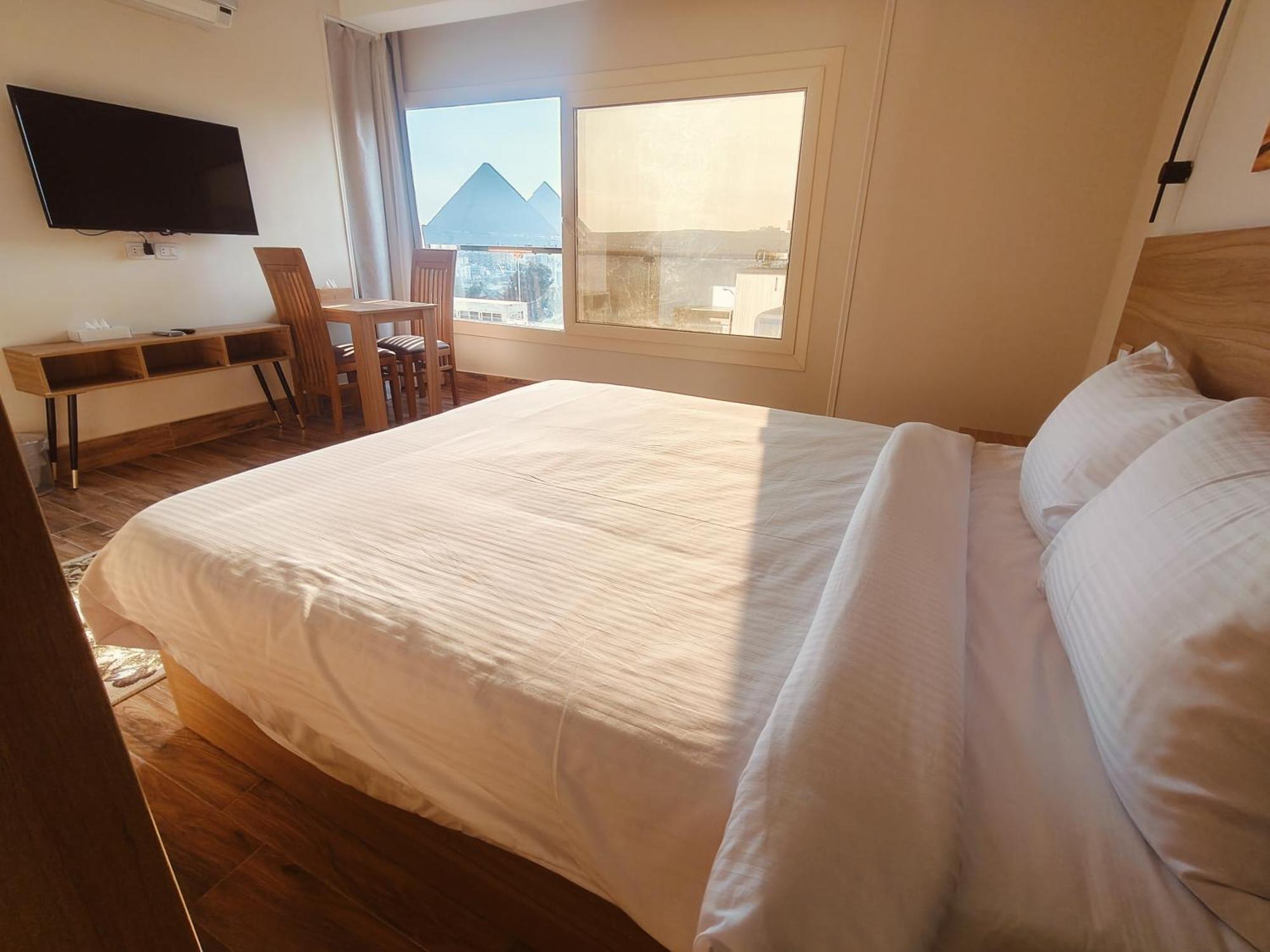 Rosetta Pyramids Hotel *