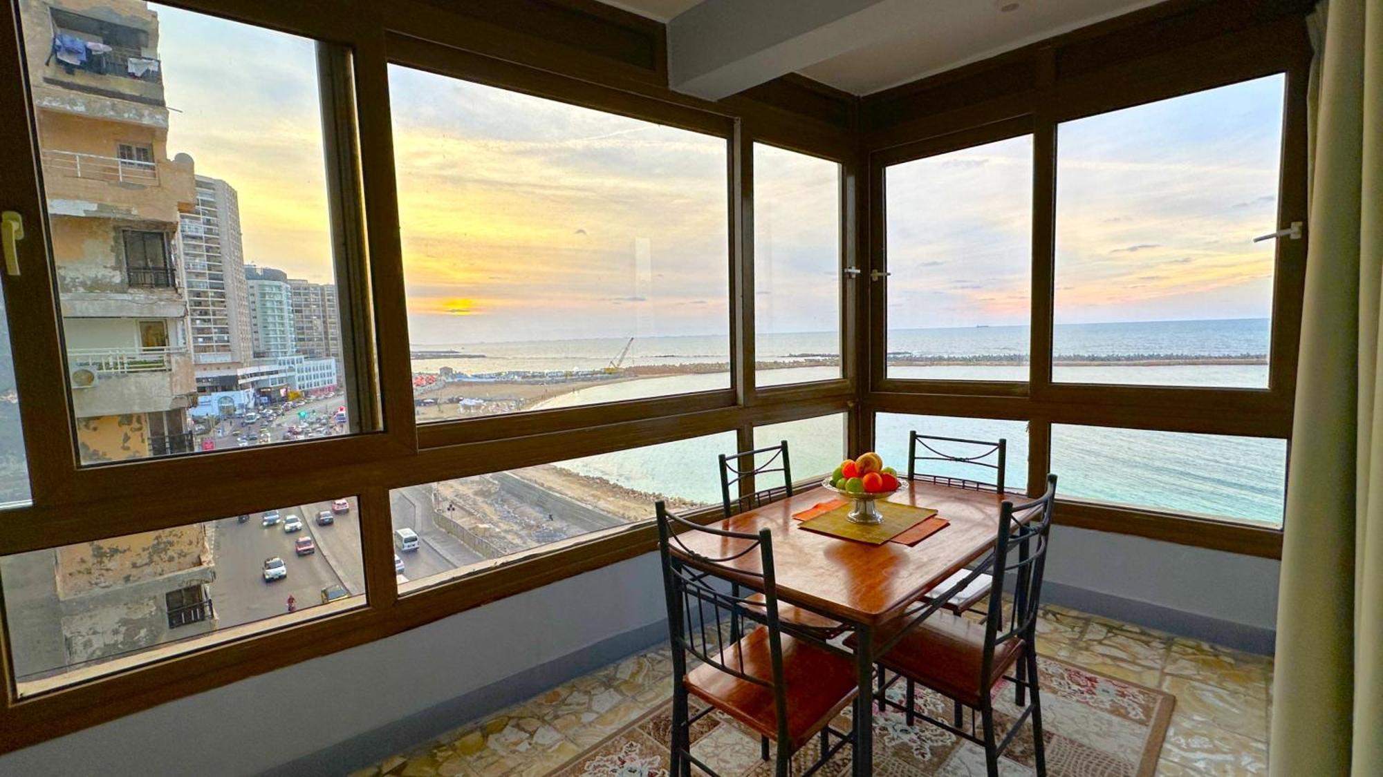 Apartment First Row Spacious Seaview *