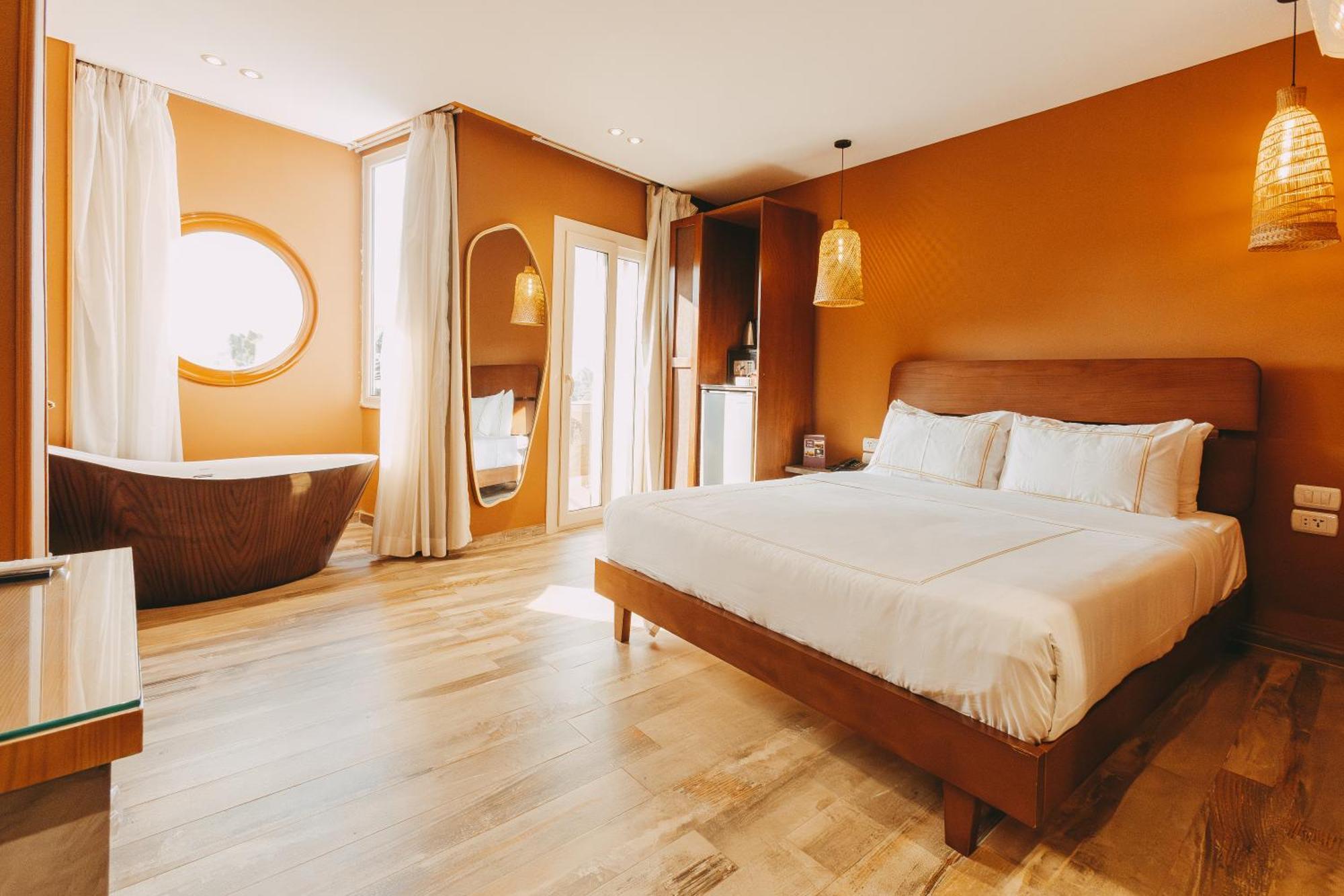 Almas Pyramids View Inn Kafrat al Jabal