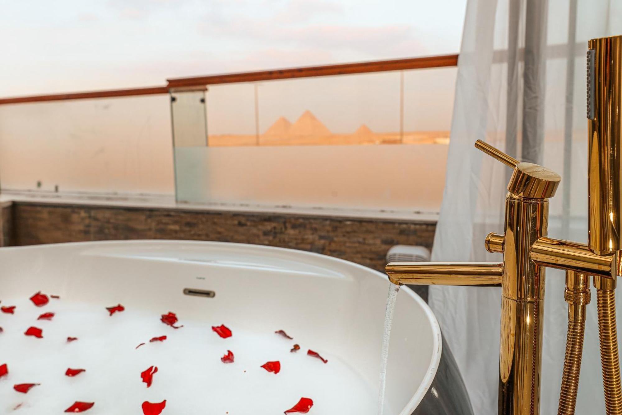 Sultan Pyramids View Hotel *