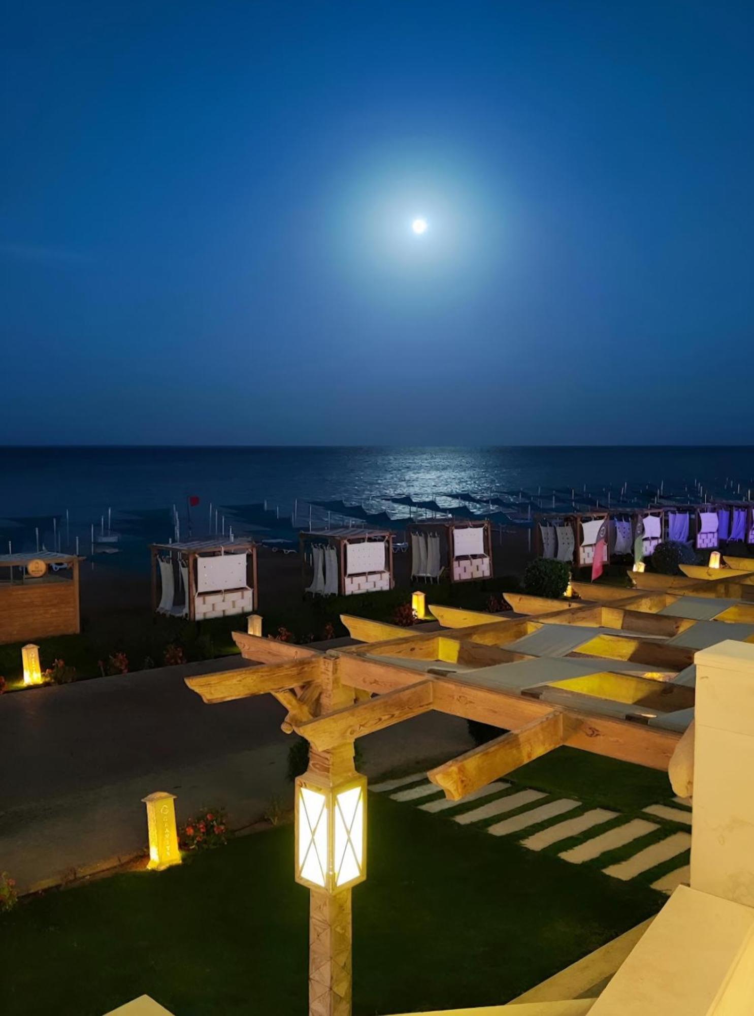 Luxury Beachfront Studio- Foreign Nationals Only