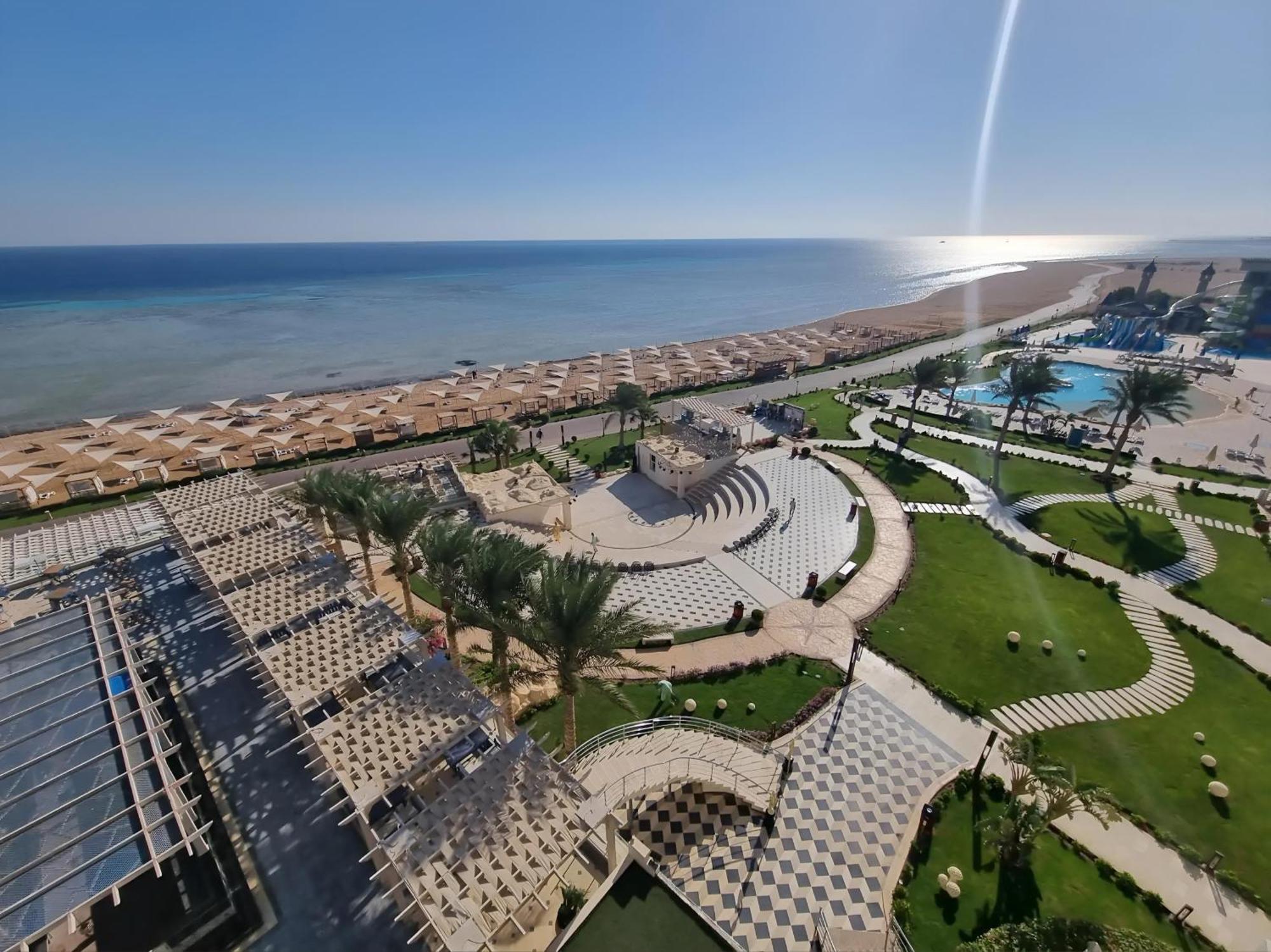 Aparthotel Luxury Beachfront Studio- Foreign Nationals Only *