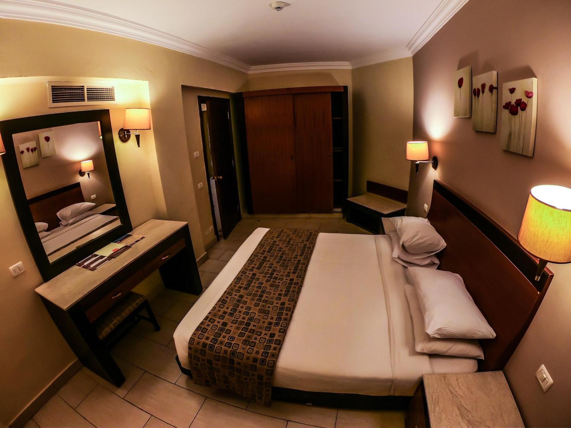 Regency Plaza Aqua Park And Resort 4*
