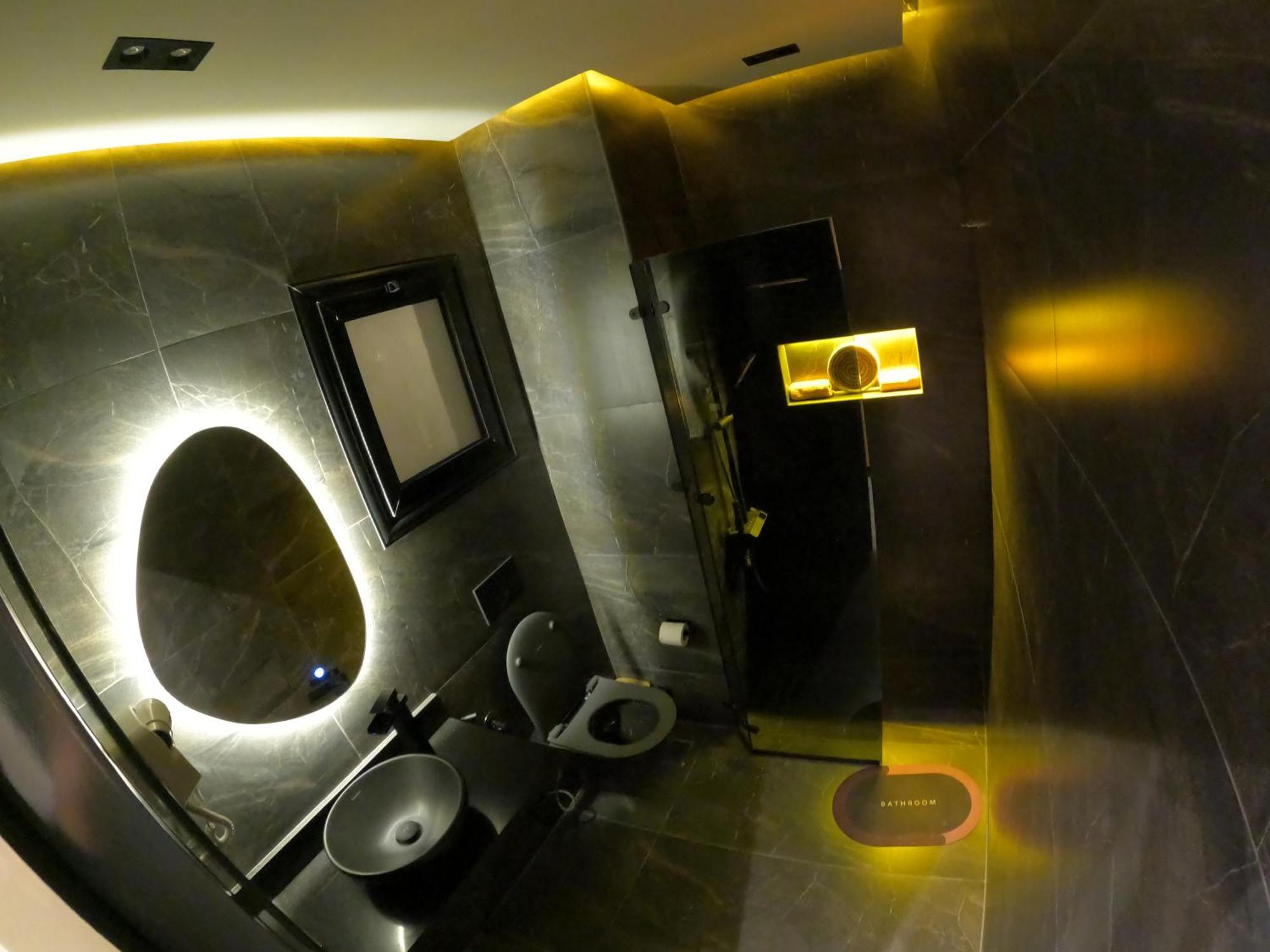 Deluxe Delta Apartment