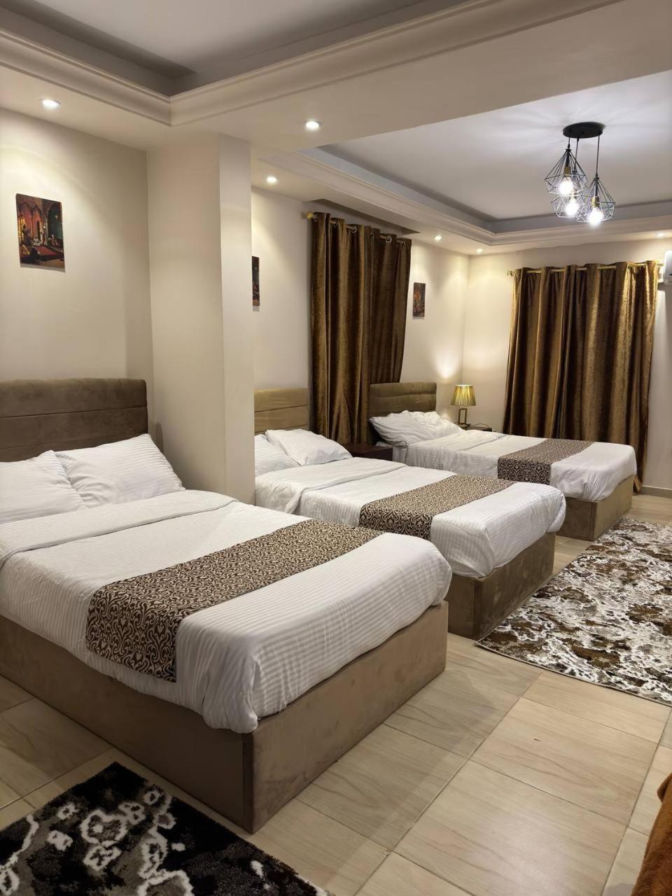 Pyramids Hotel Kafrat al Jabal