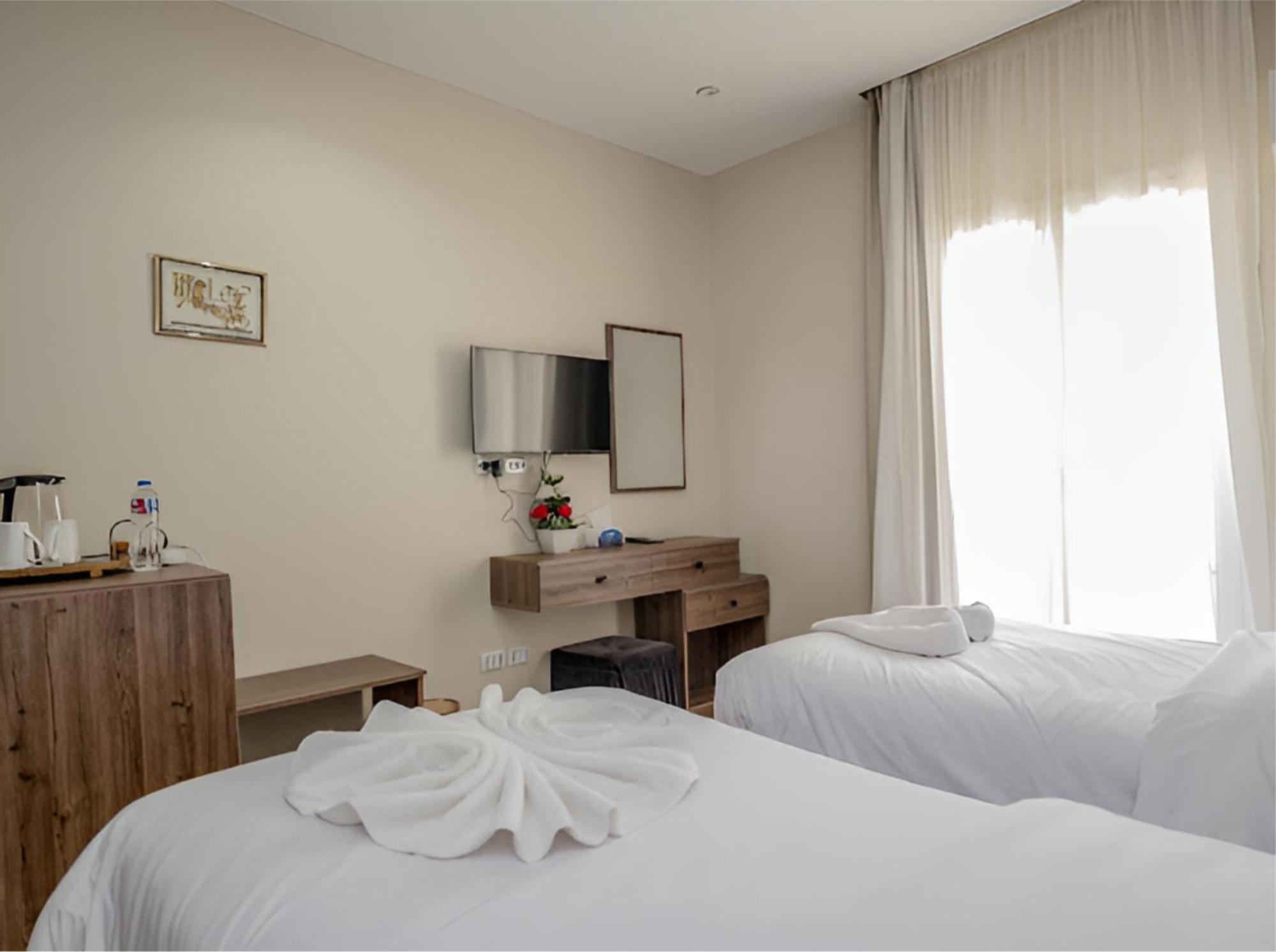 Oro Pyramids View 3*