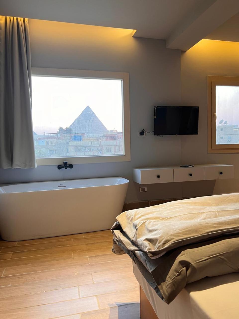 Aten Pyramids View Hotel 4*