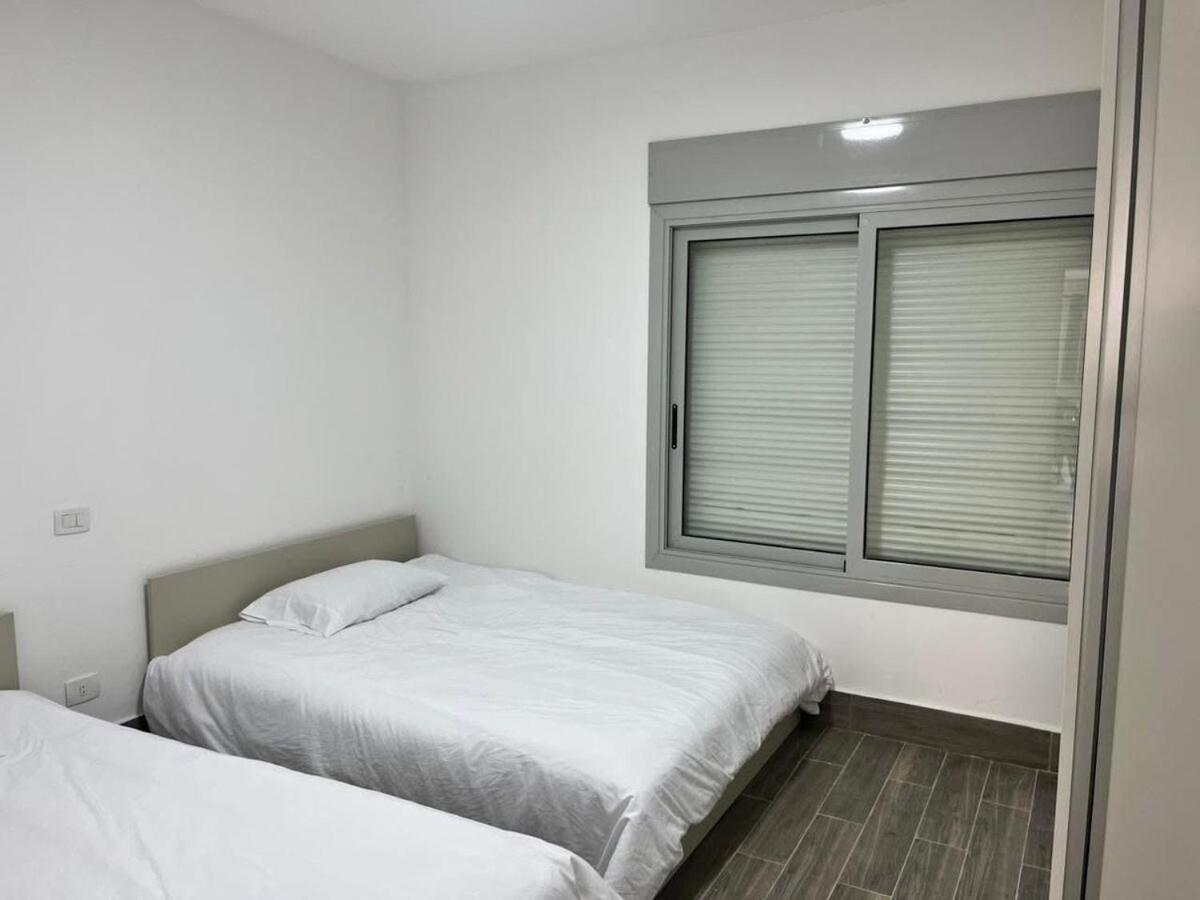 2-br Direct To The Pools Einbay Holiday home *