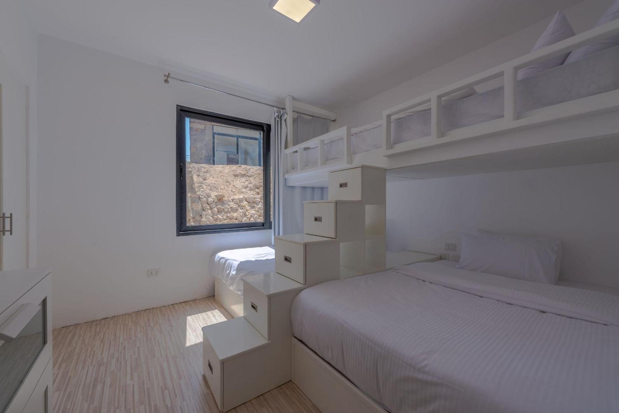 Vesta - Soma Bay *