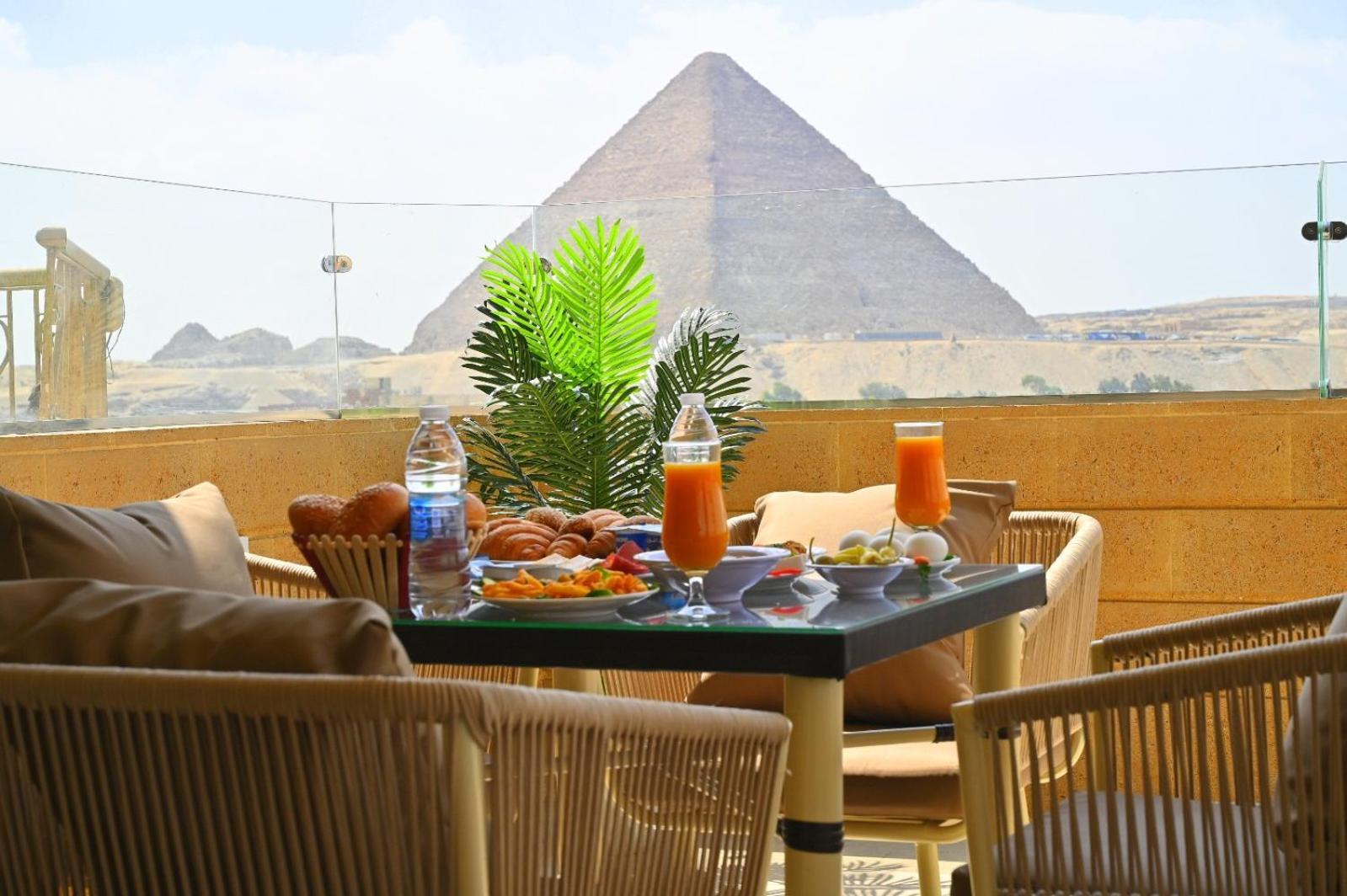Night Pyramids Hotel Kafrat al Jabal