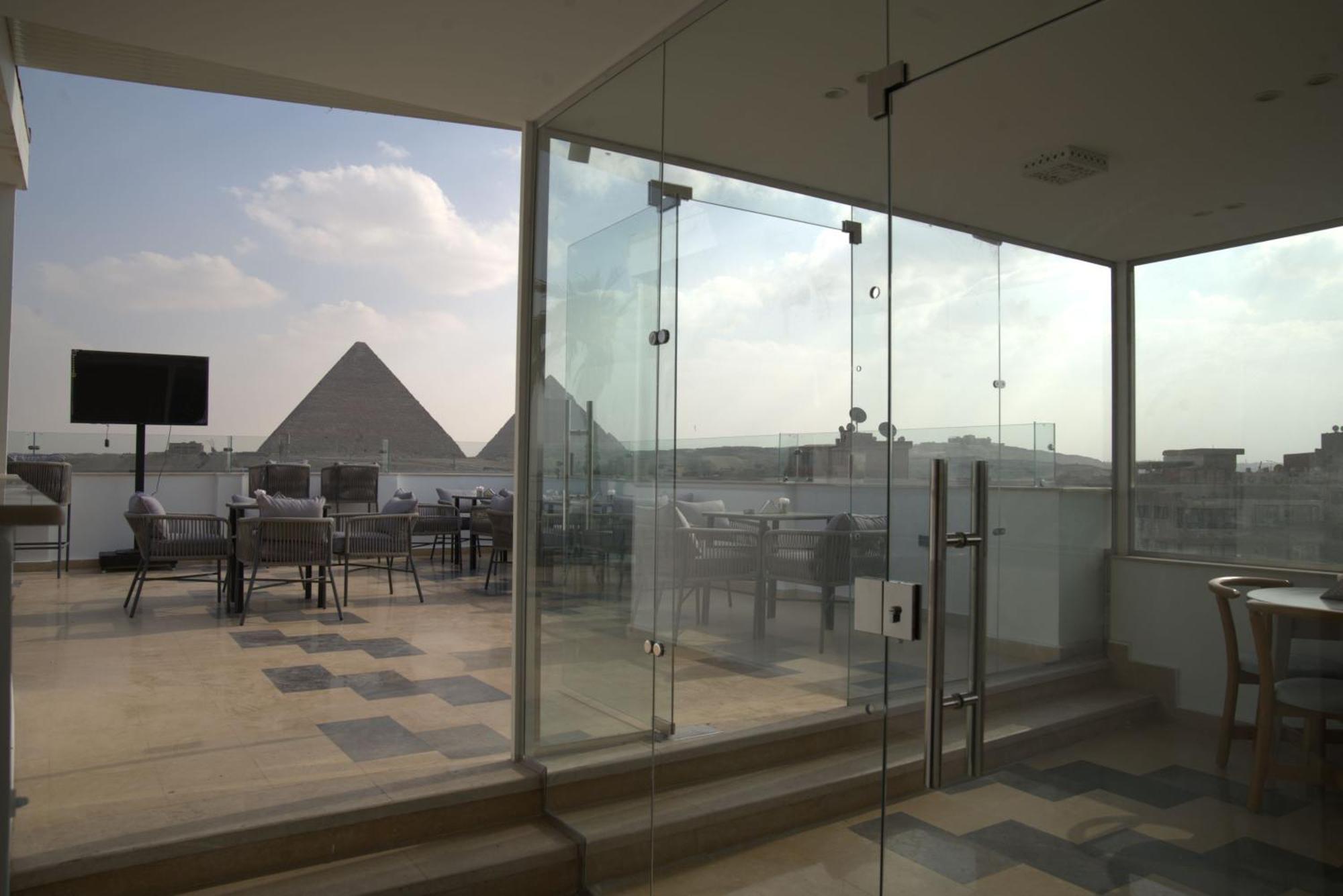 Casa De Pyramids Hotel