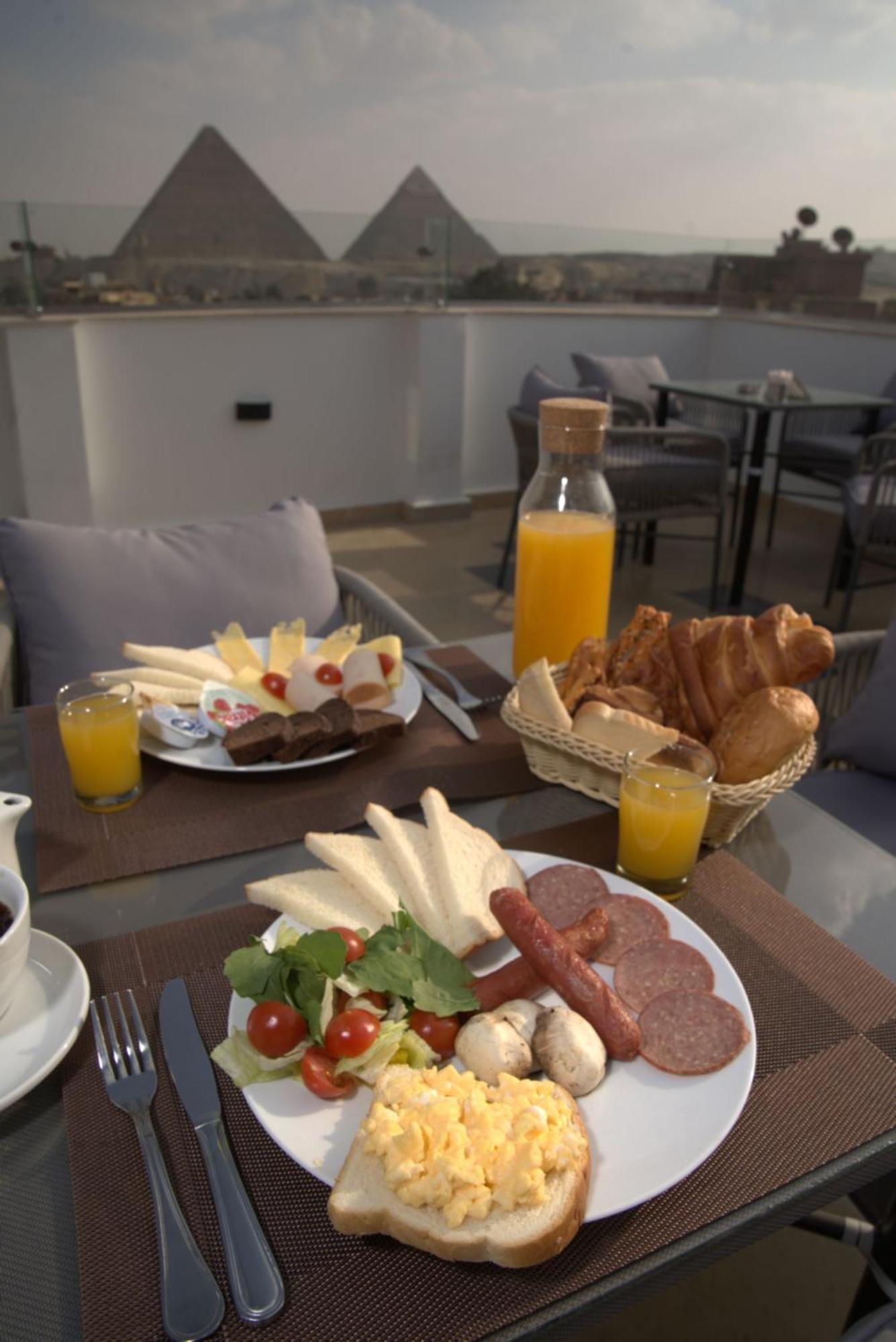 Casa De Pyramids Hotel 2*