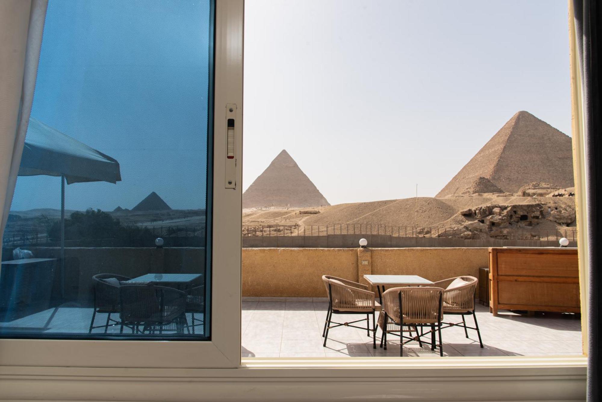 Tamara Pyramids View * Kafret el-Gabal
