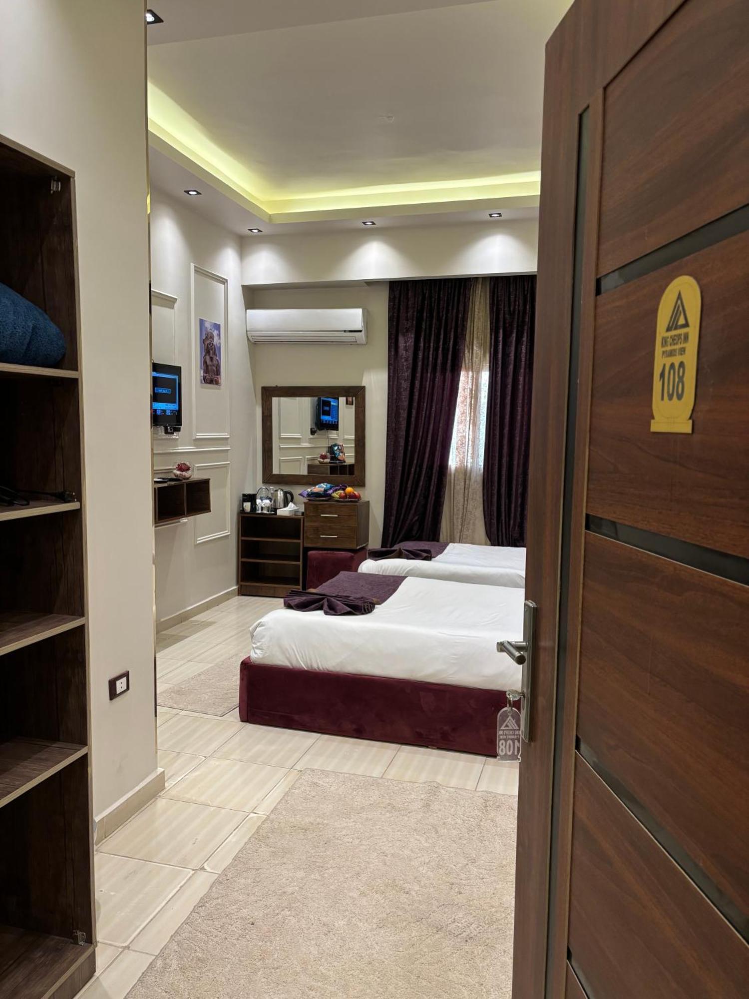 Bed & Breakfast Master Pyramids