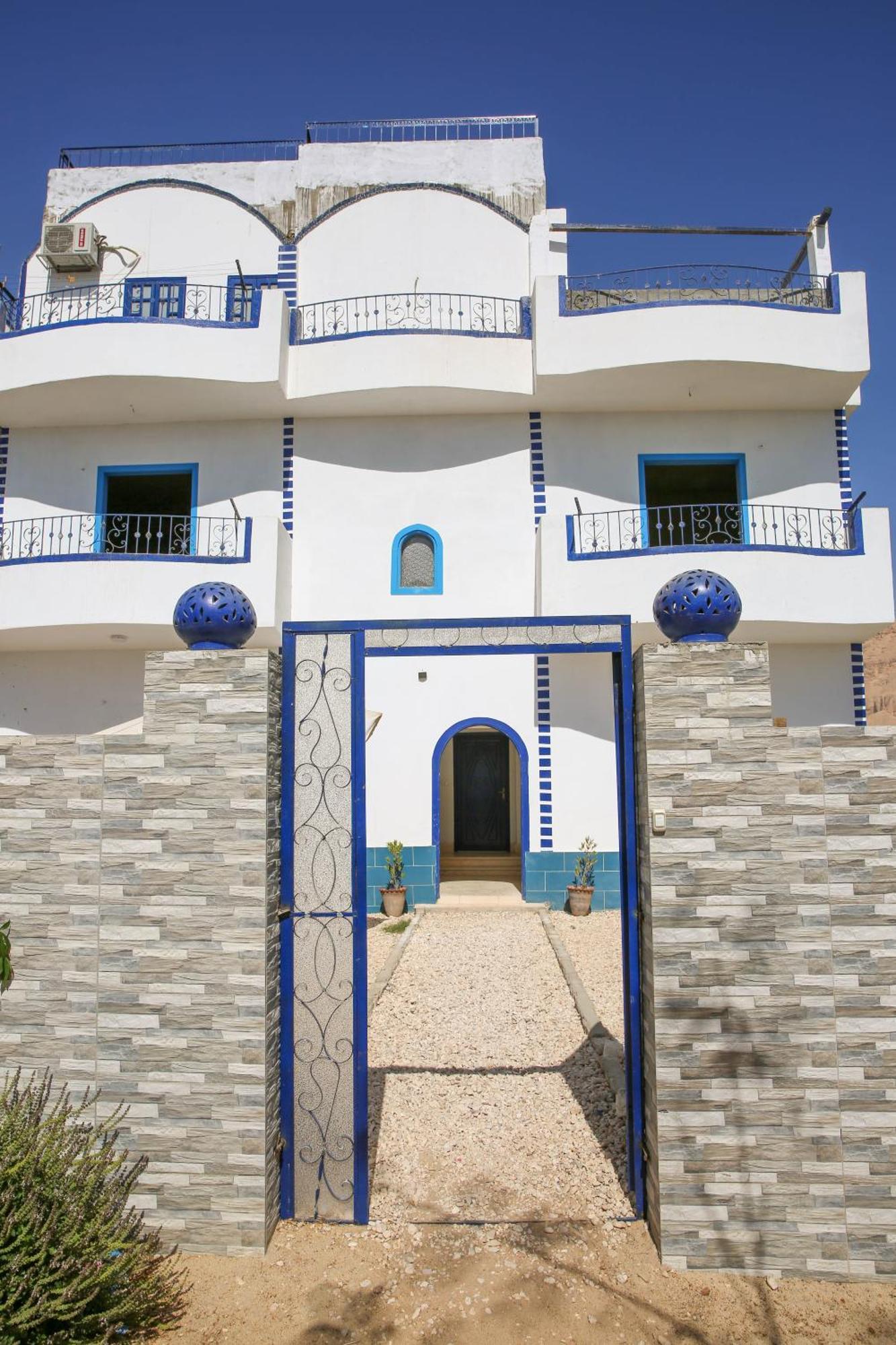 Sharqotel Hotel *