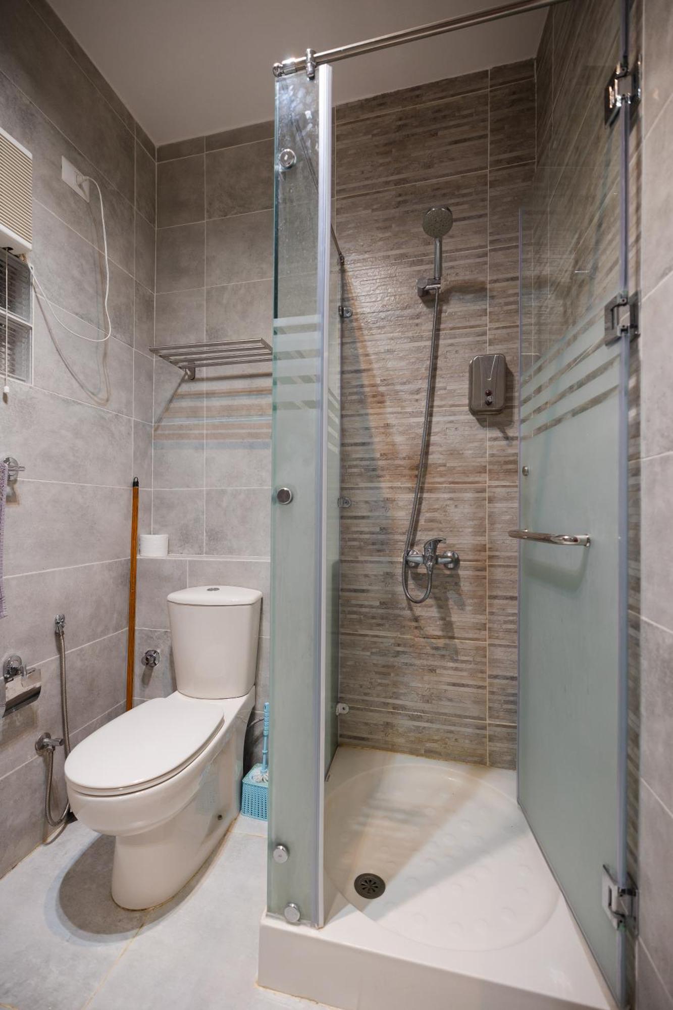 Apartment Direct To The Pool 2br Getaway In Einbay