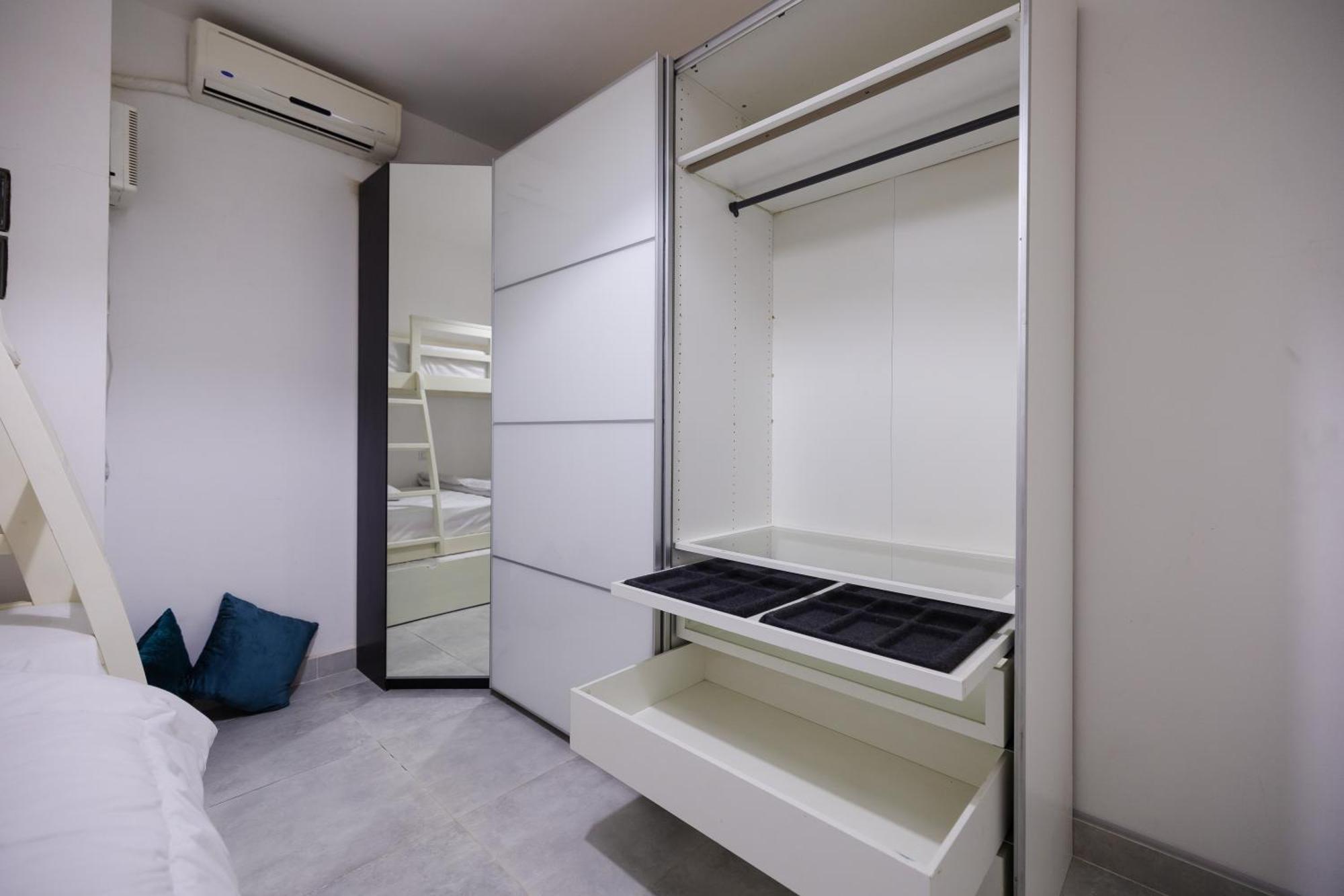 Direct To The Pool 2br Getaway In Einbay *