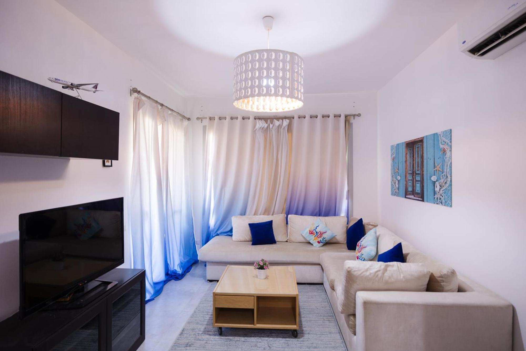 Apartment Direct To The Pool 2br Getaway In Einbay