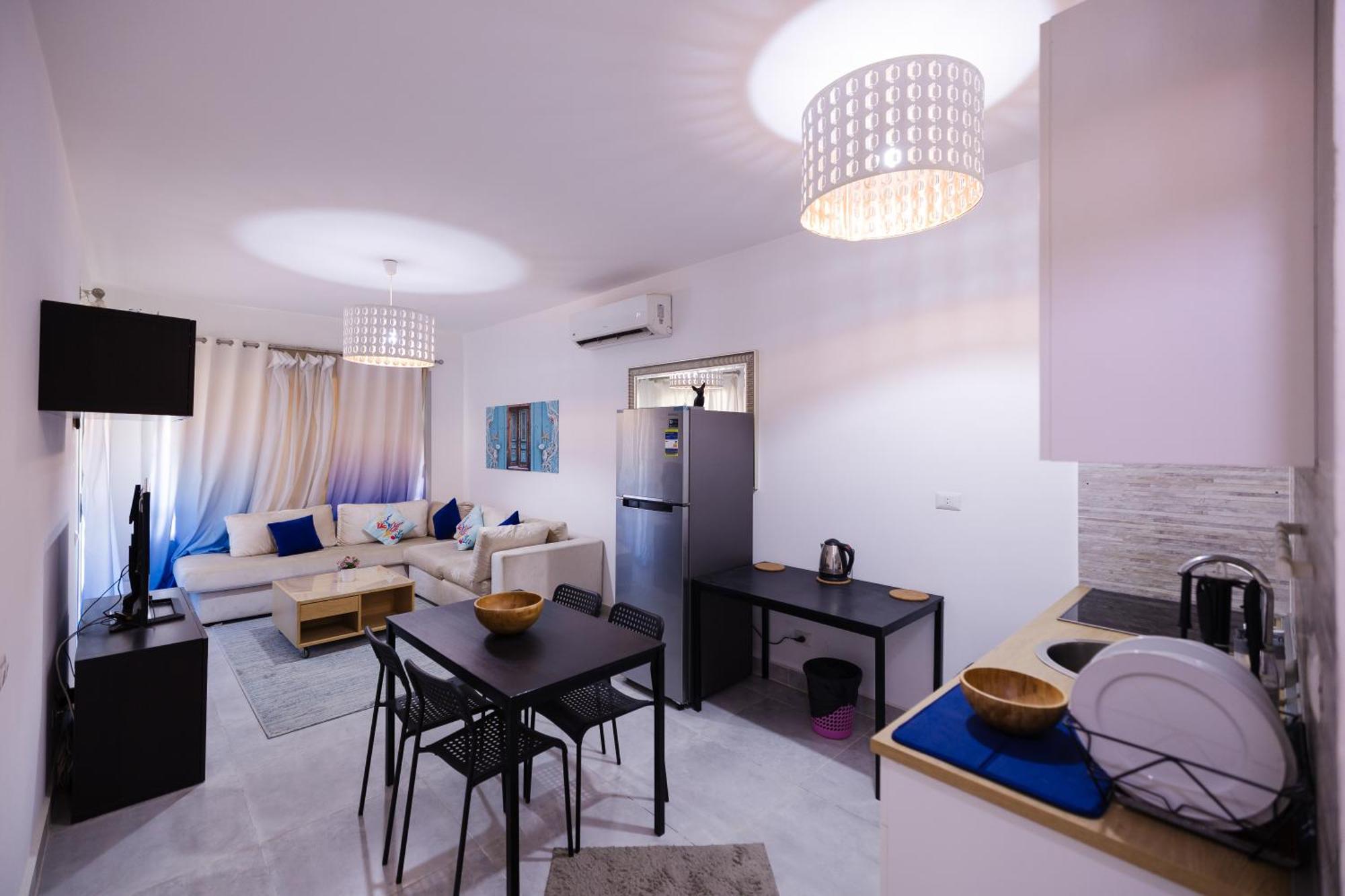 Apartment Direct To The Pool 2br Getaway In Einbay
