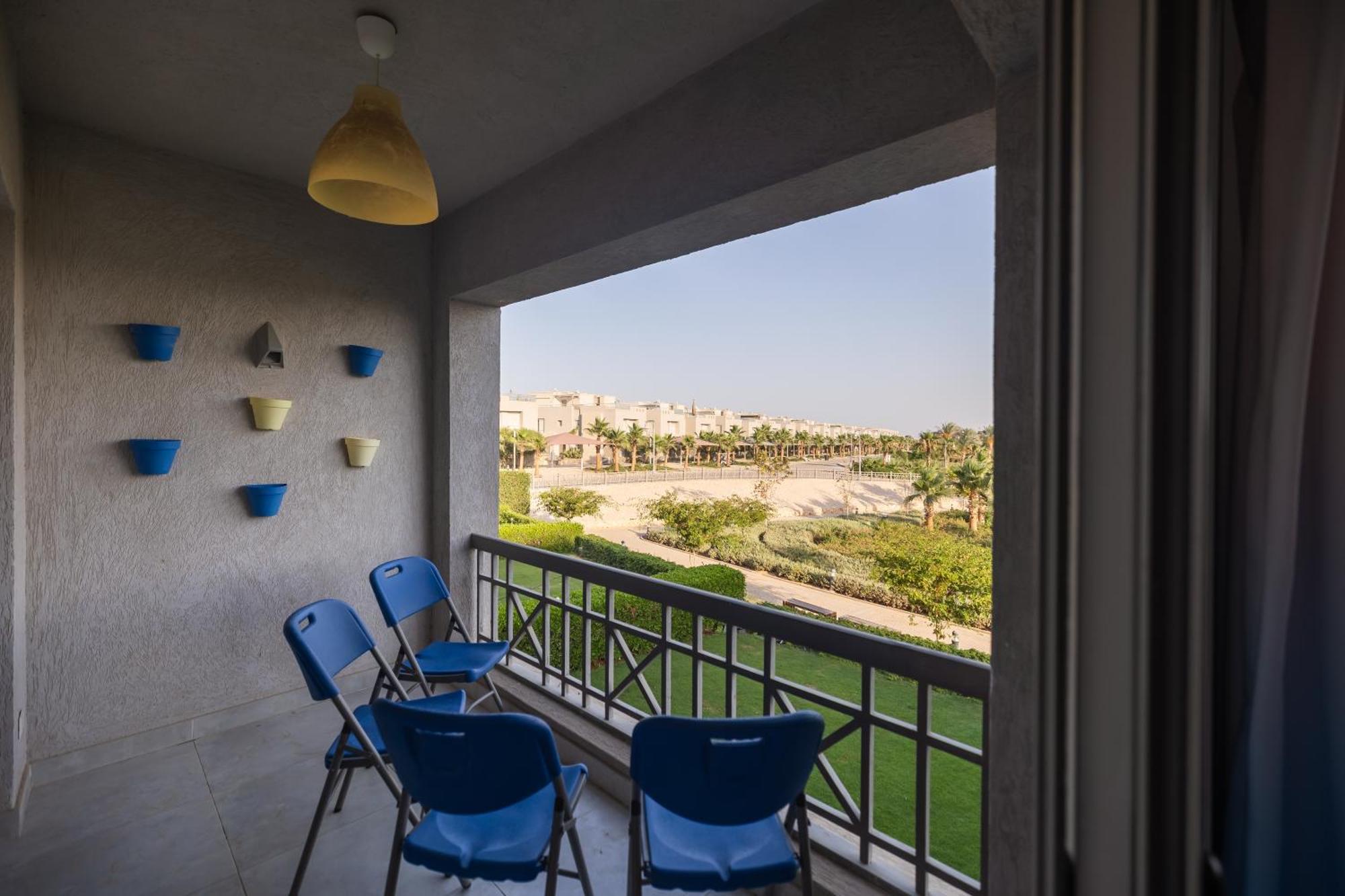 Apartment Direct To The Pool 2br Getaway In Einbay *