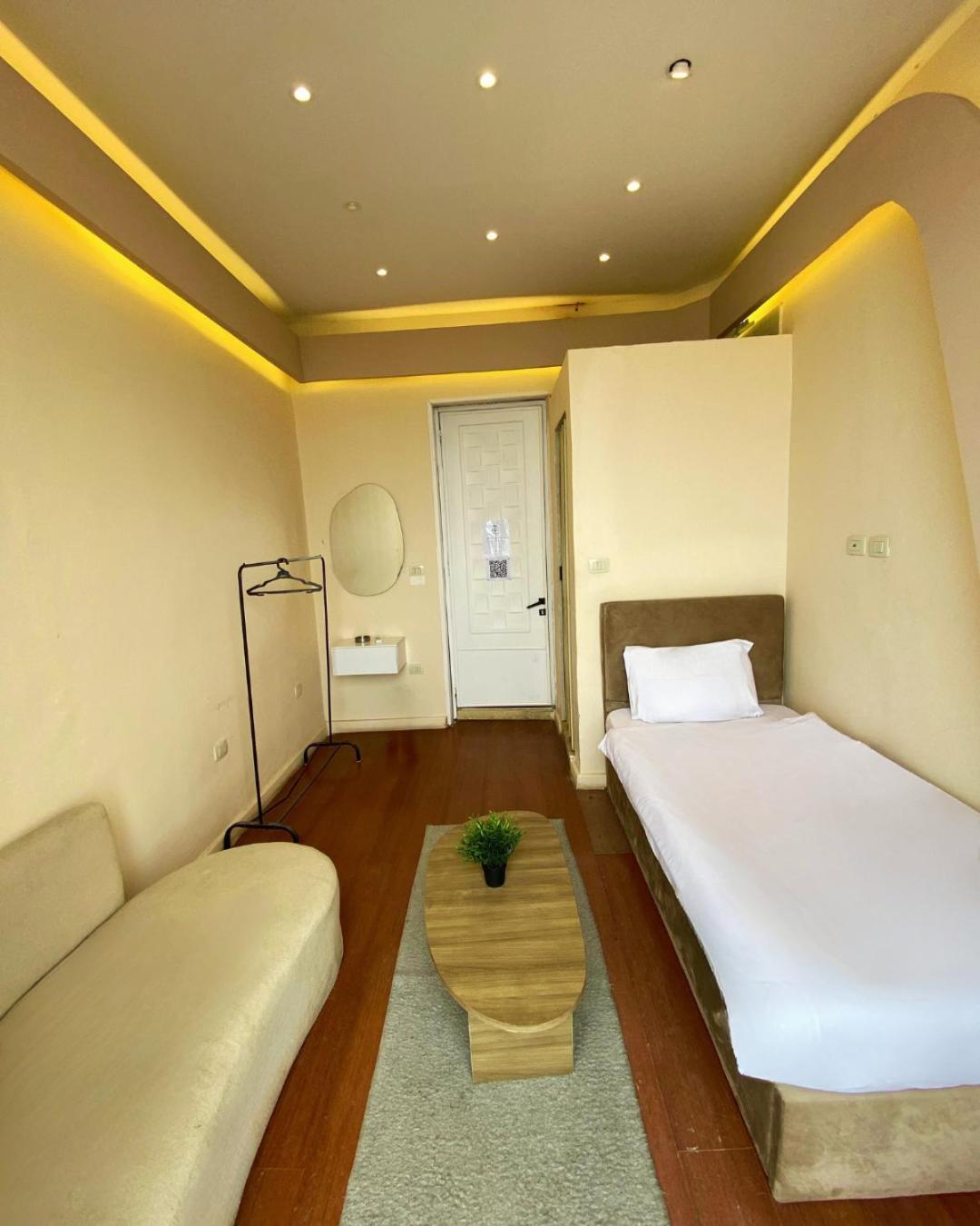 Hyat & Hotel
