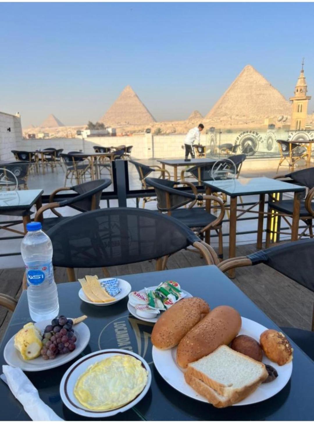 Pyramids 3*