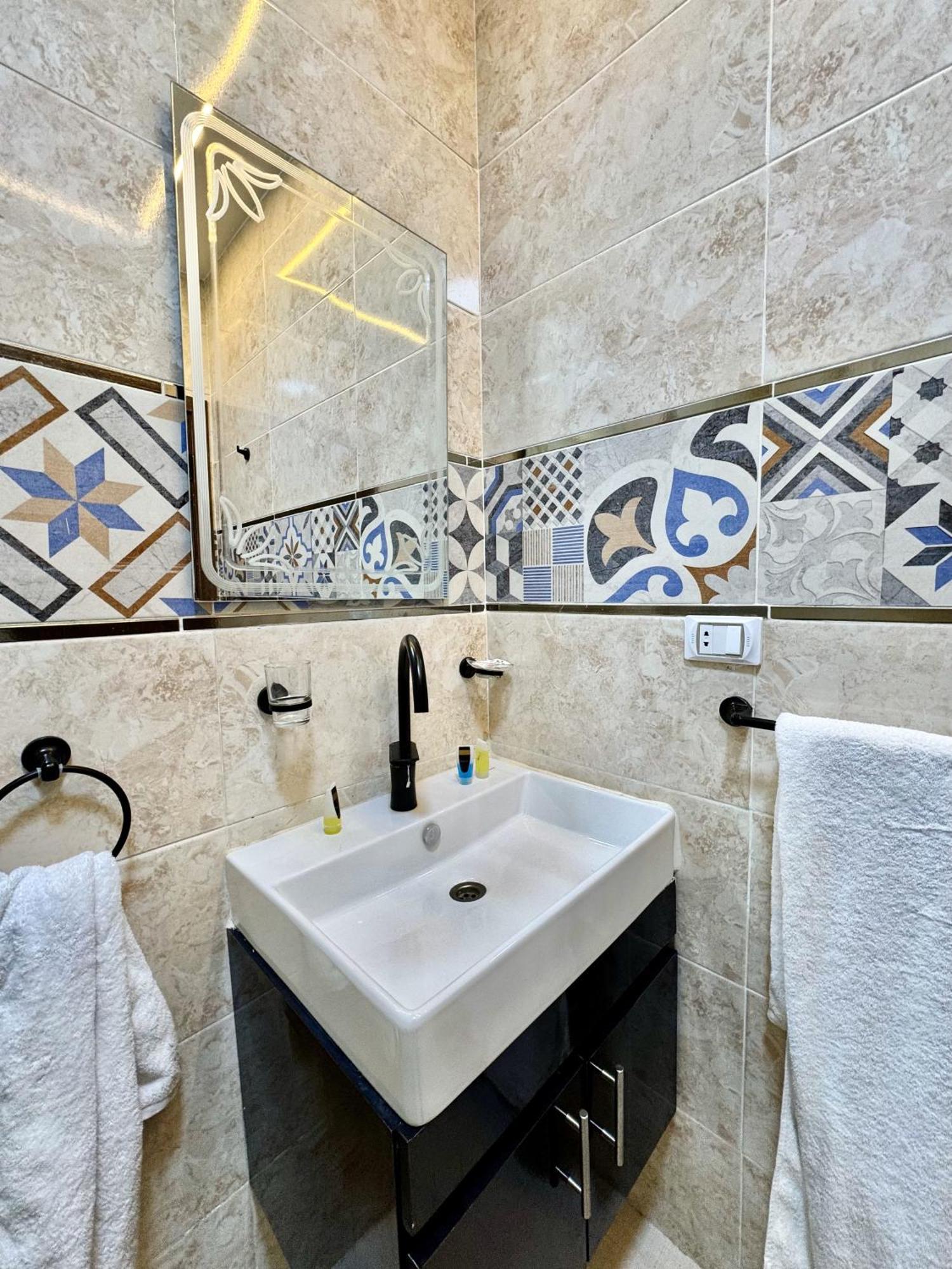 Hotel Night Pyramids Kafrat al Jabal