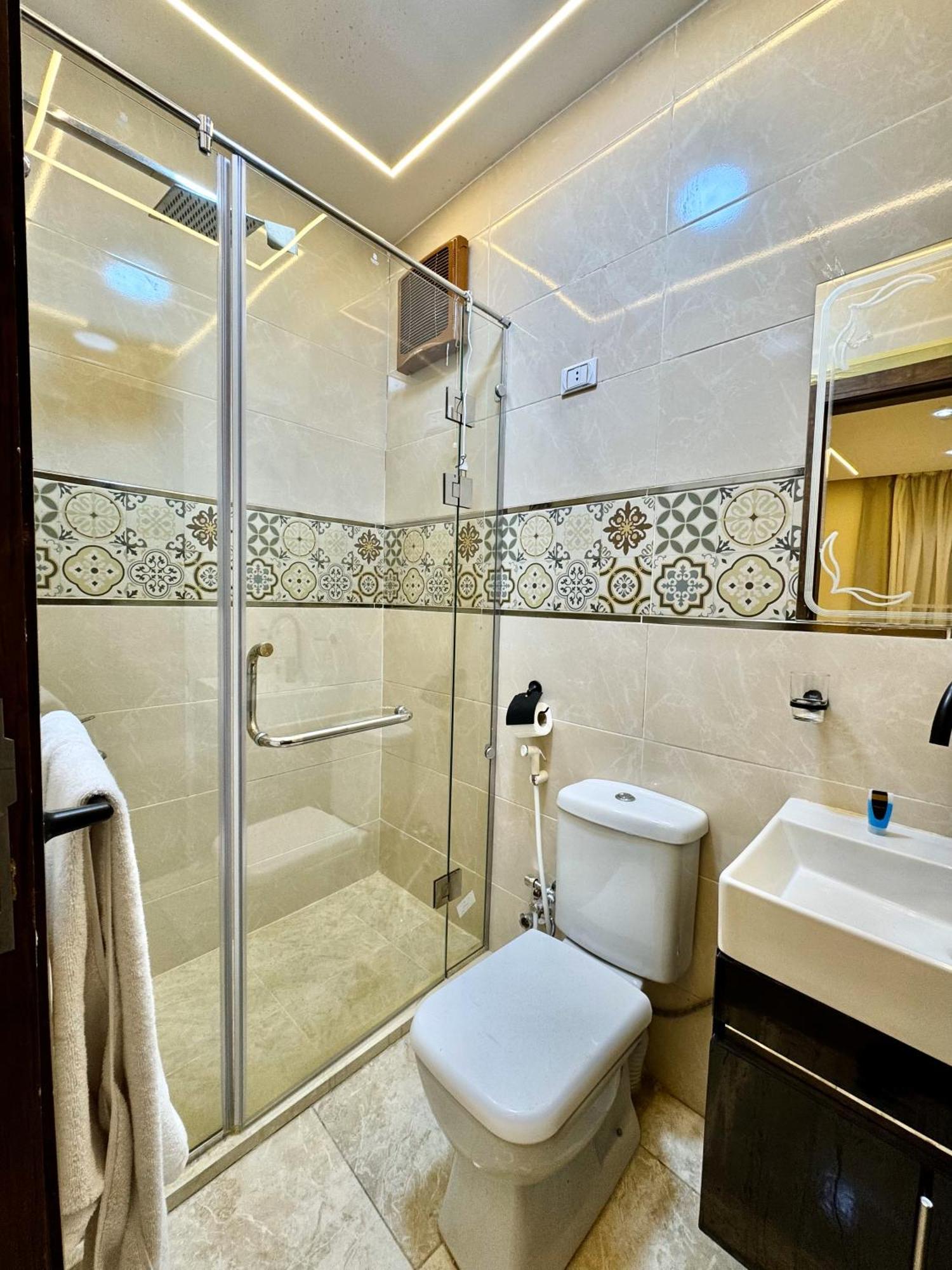 Night Pyramids Hotel Kafrat al Jabal