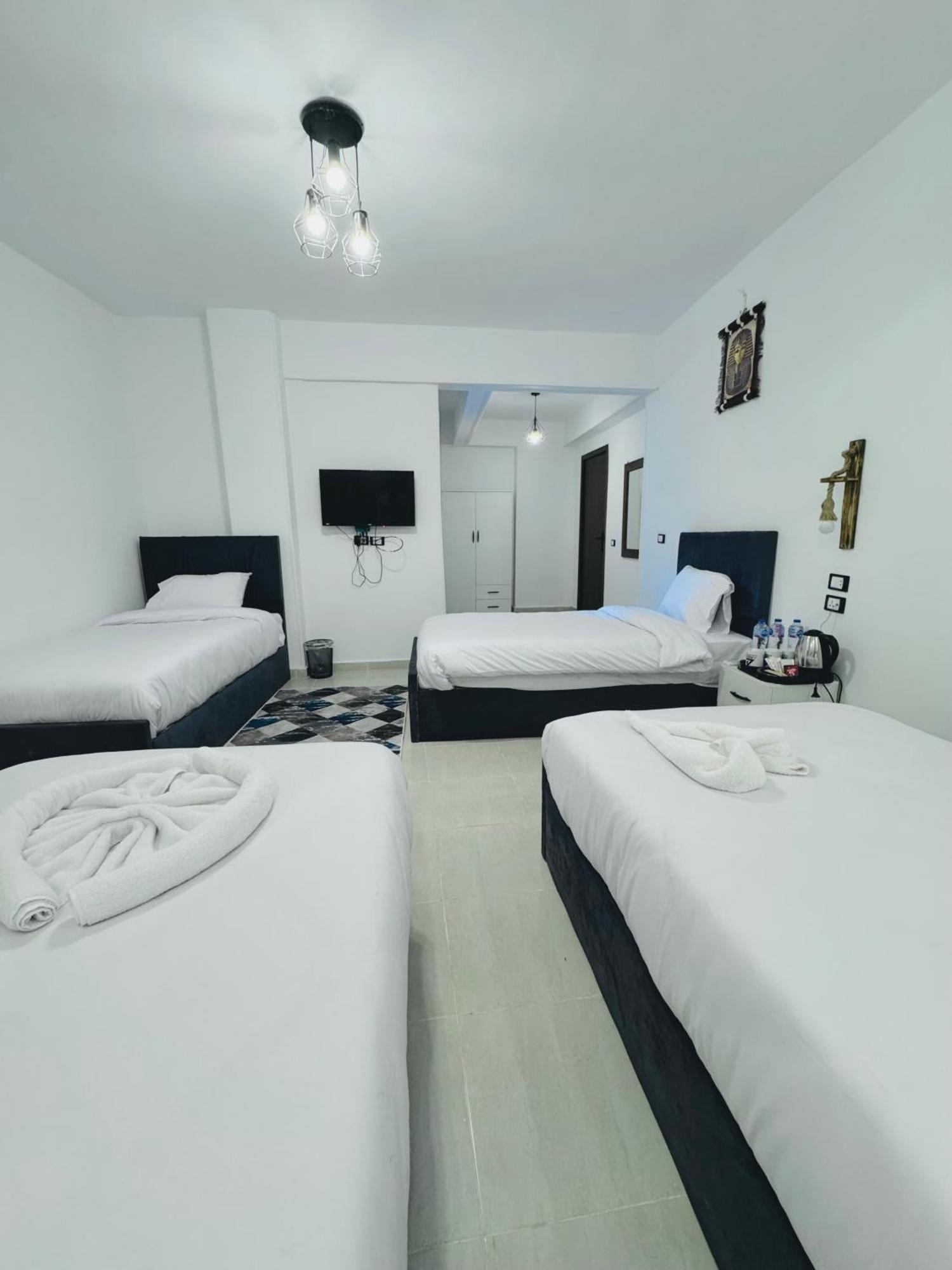 Arena Piramides View Hotel 3*