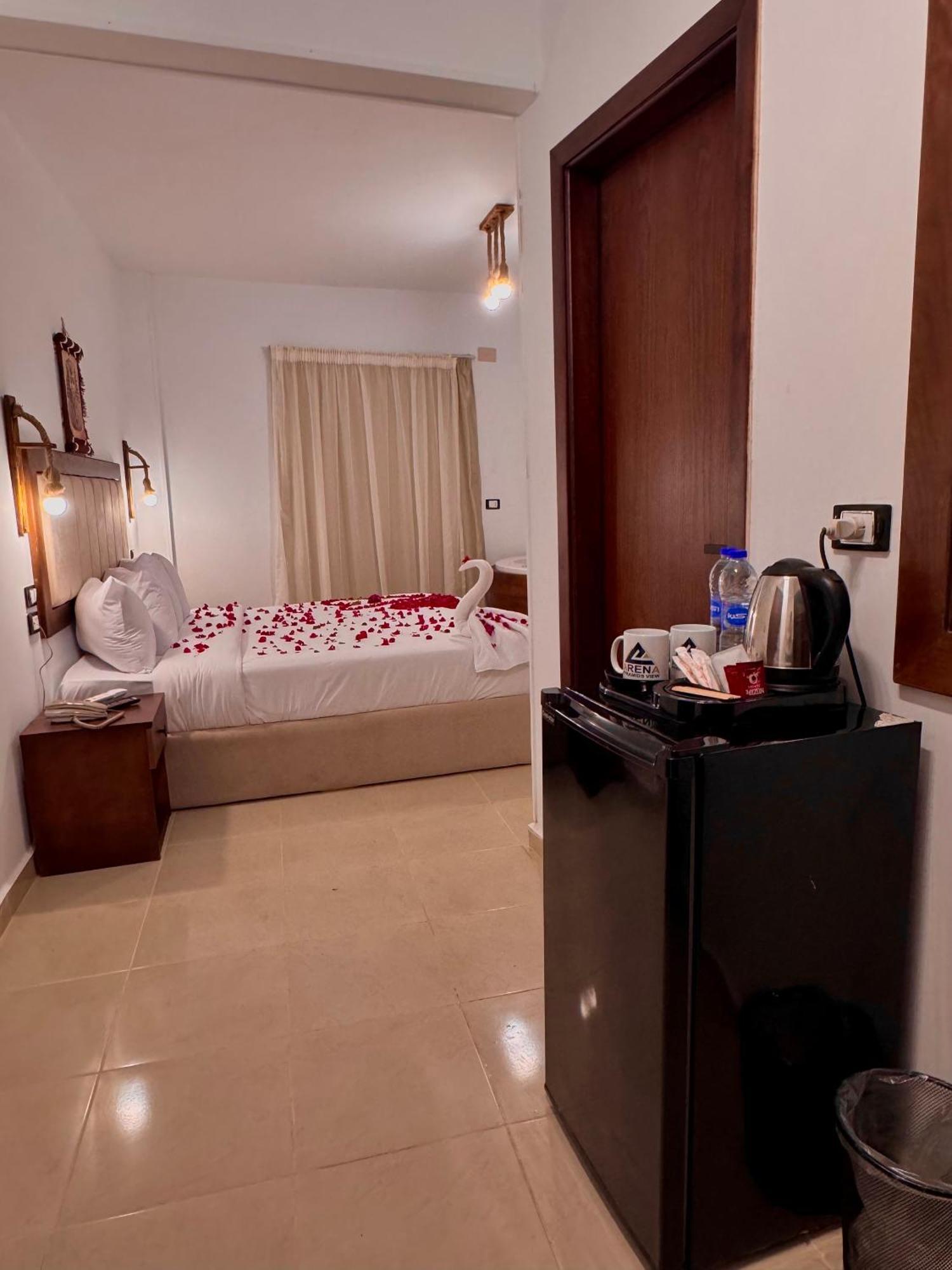 Arena Piramides View Hotel