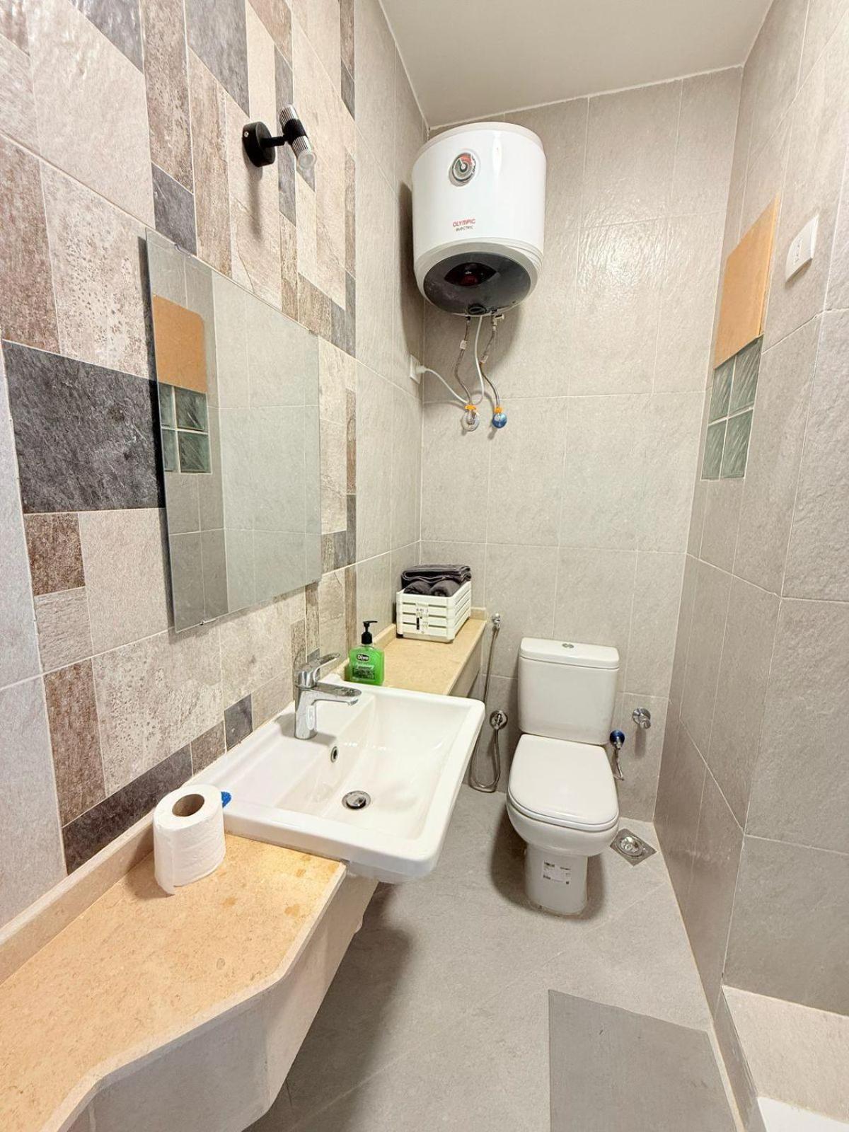 Holiday home 2-br Direct To The Pools Einbay *
