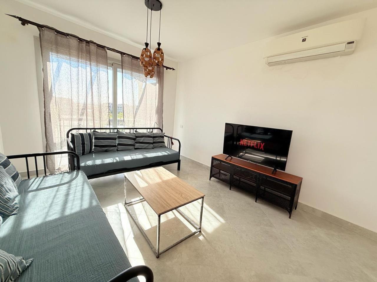 2-br Direct To The Pools Einbay Holiday home *