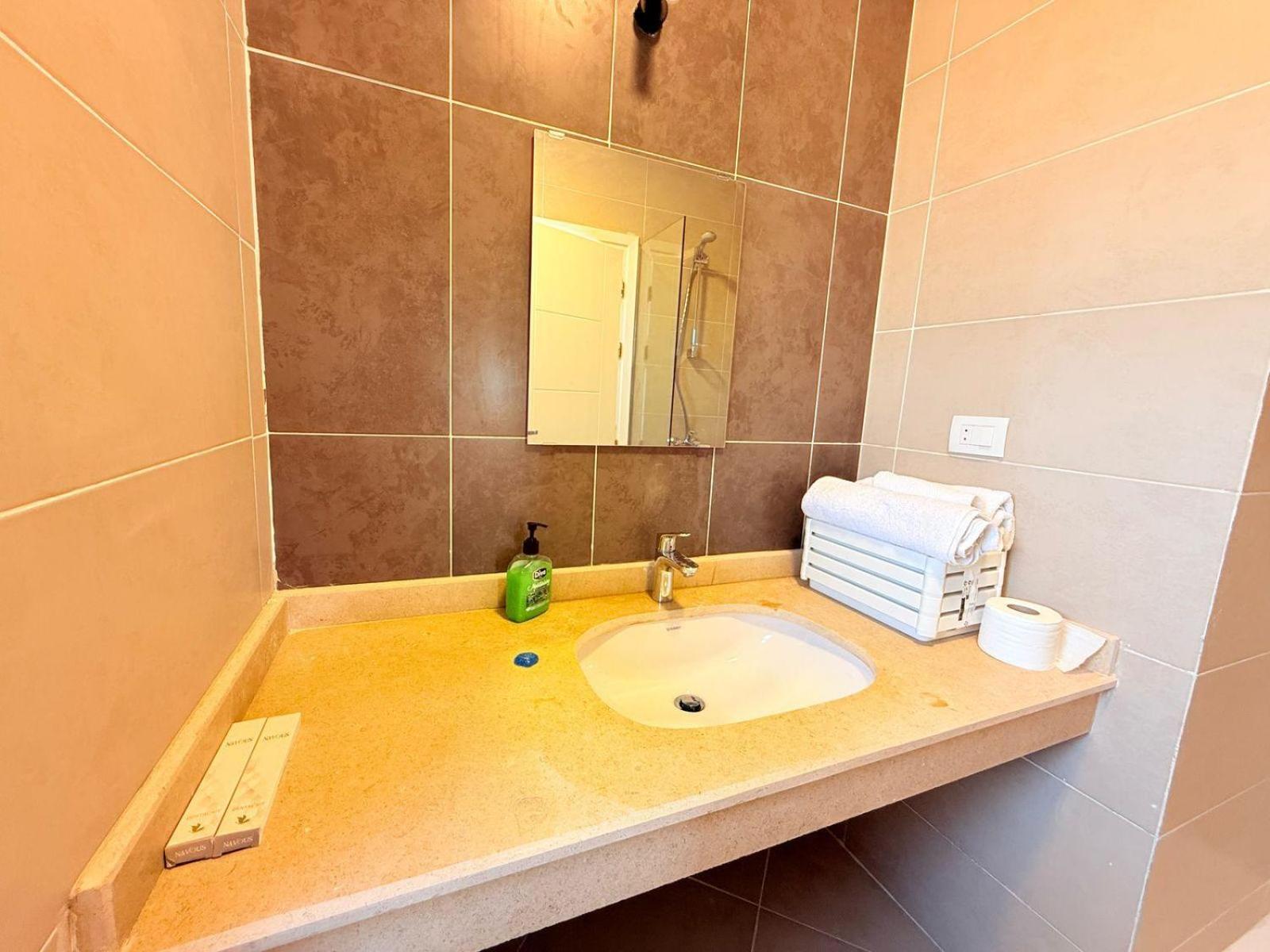 Holiday home 2-br Direct To The Pools Einbay *