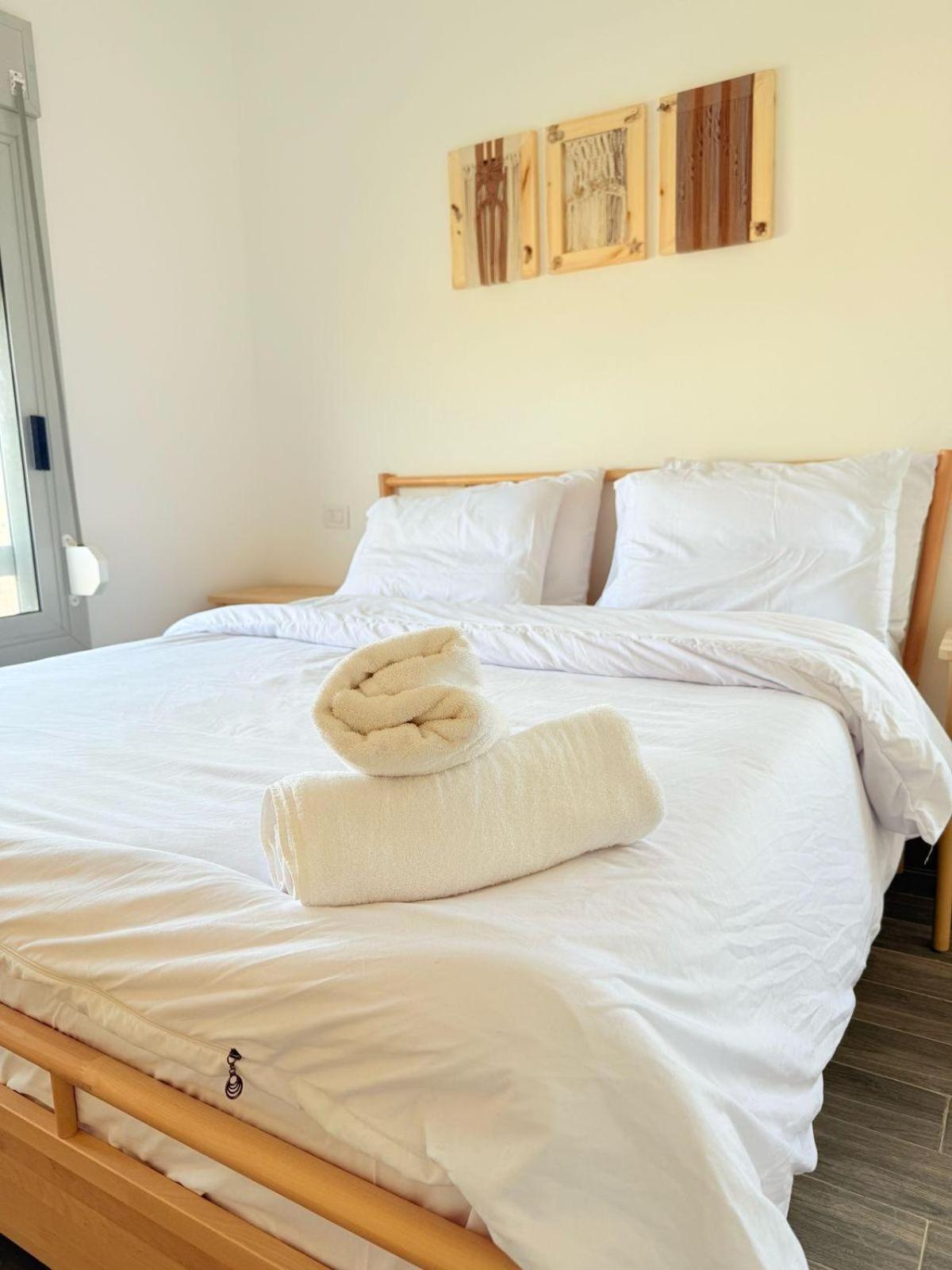 2-br Direct To The Pools Einbay