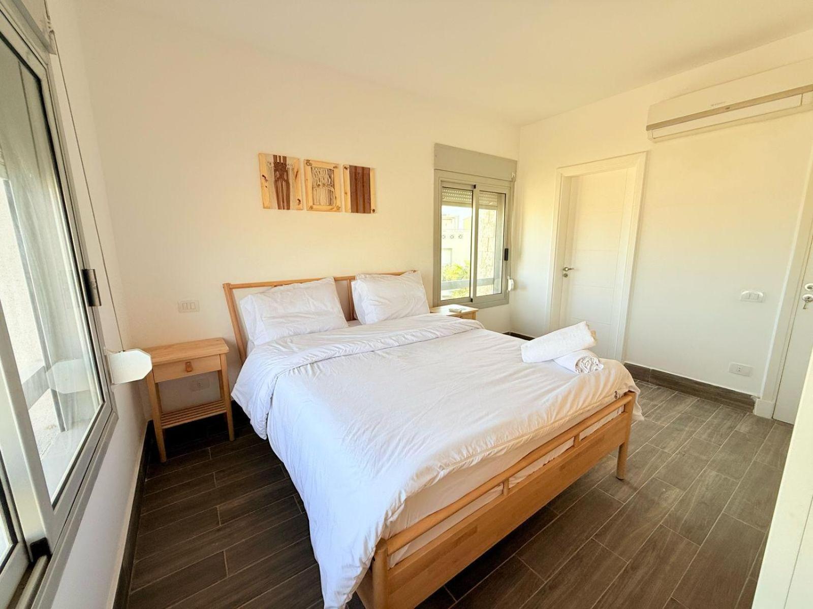 2-br Direct To The Pools Einbay *