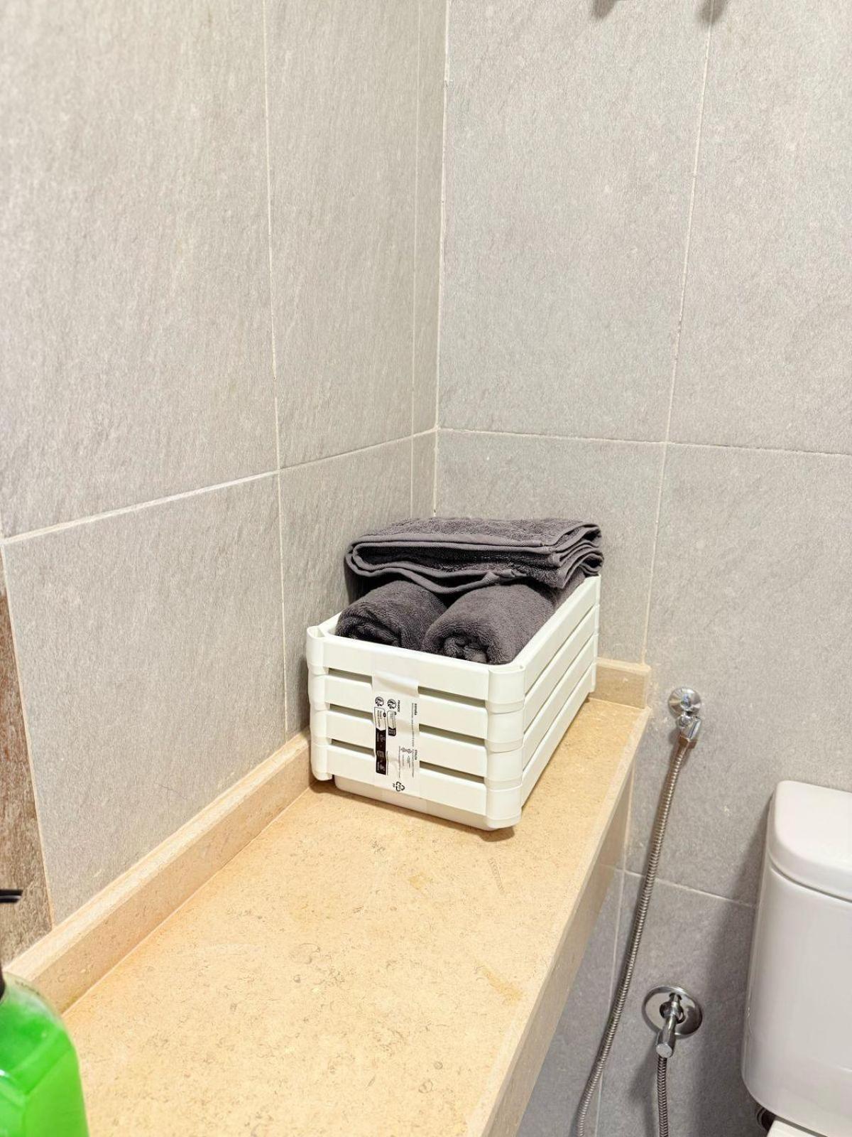 2-br Direct To The Pools Einbay