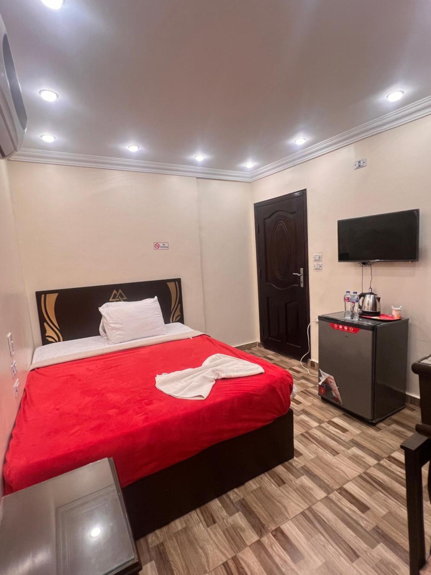The Pyramids 4*