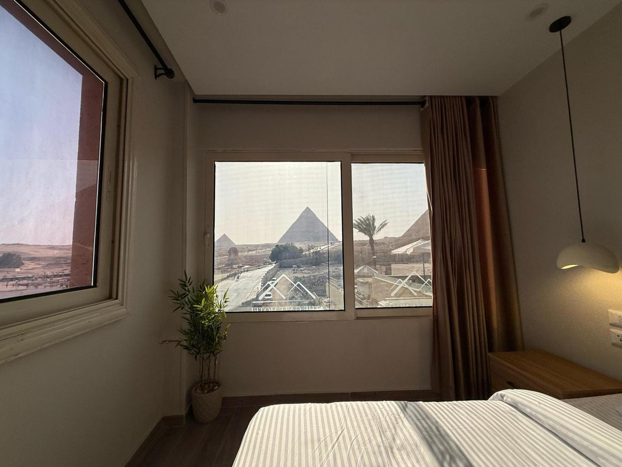 The Gate Front Pyramids & Sphinx View Kafrat al Jabal