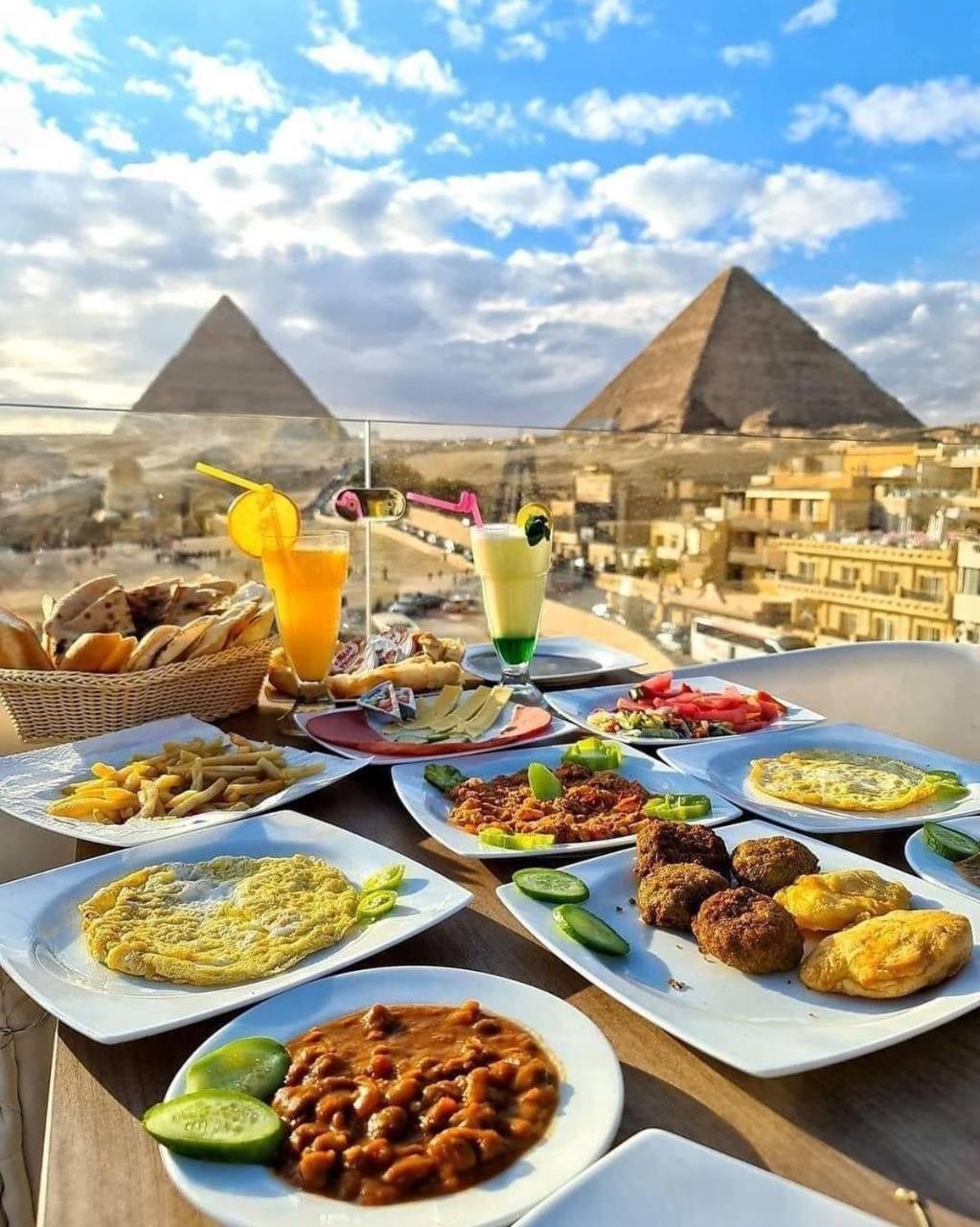 Moonlight Pyramids View Hotel 4*