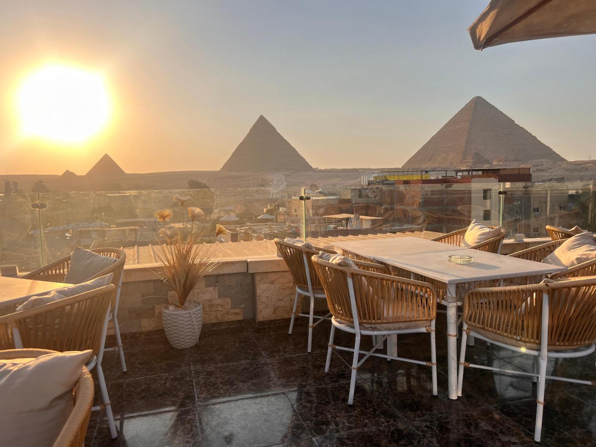 The Pyramids 4*