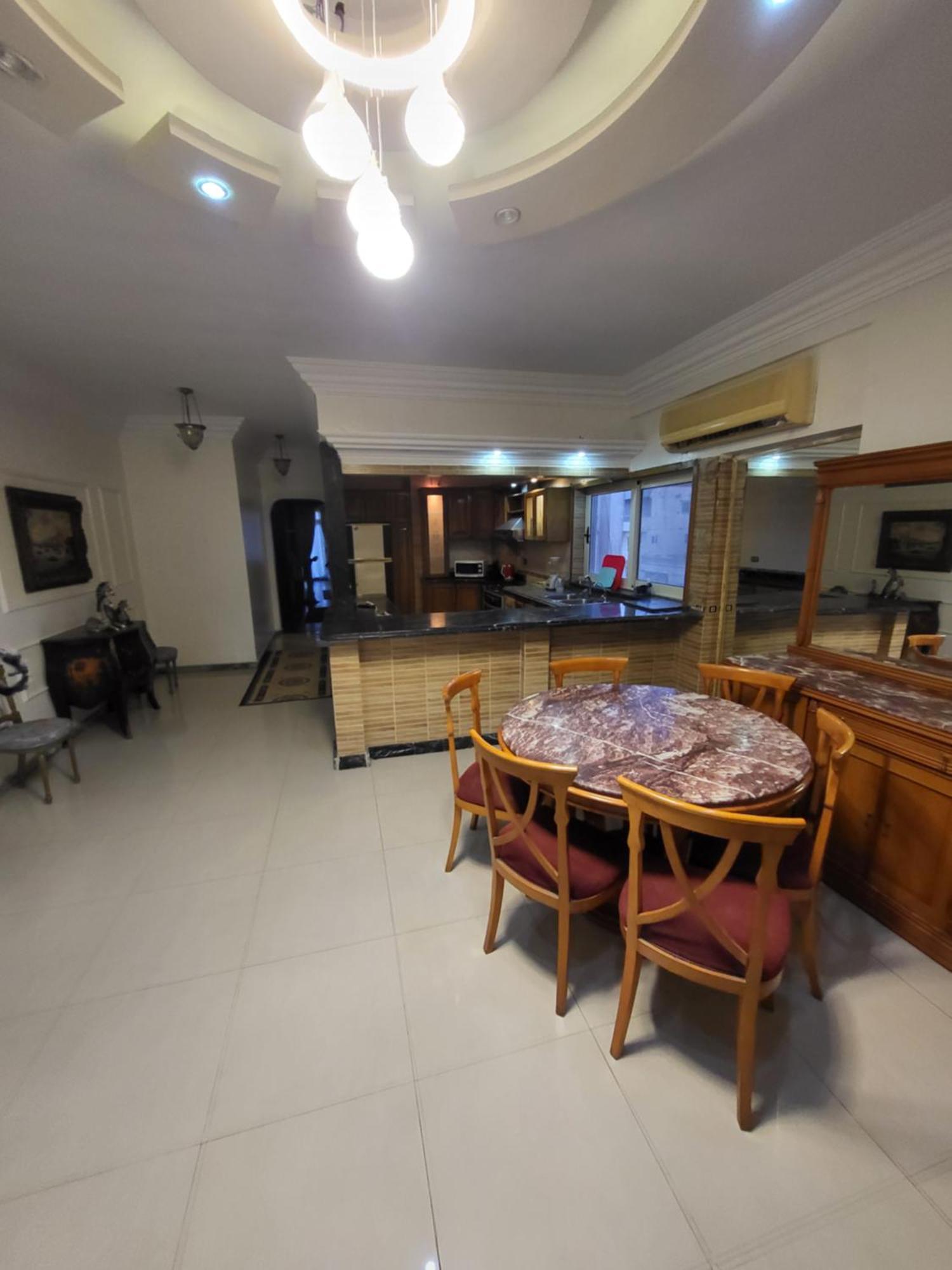 شقه فى ميامى بالاسكندريه مطله على البحر * Alexandria