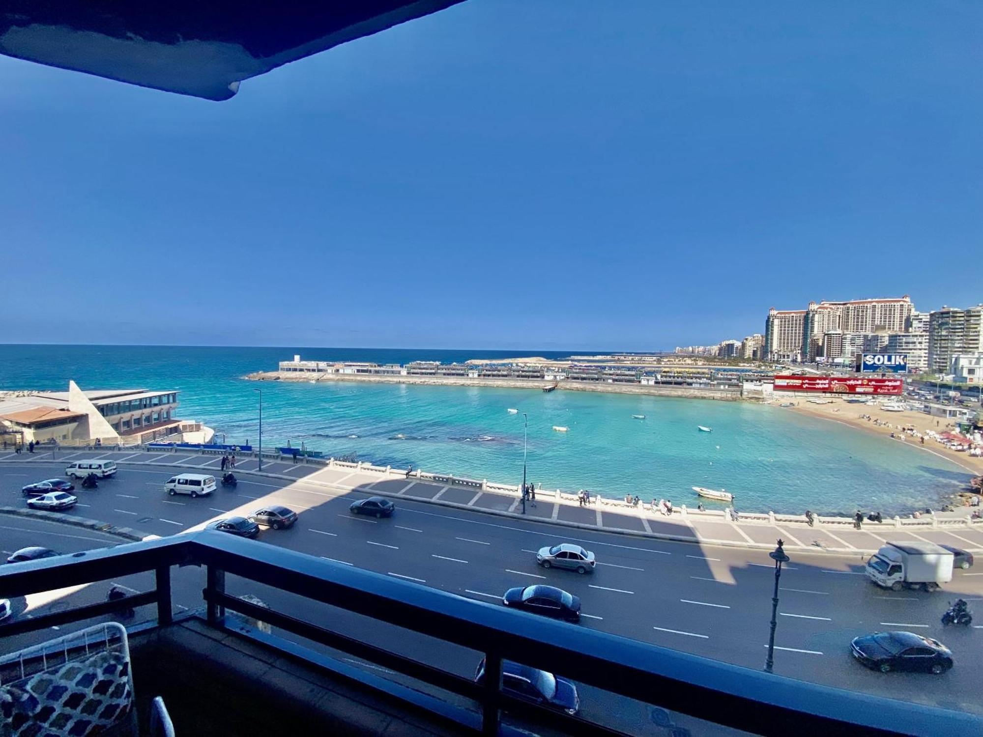 Luxury Gleem 3 Direct Sea View Apartment *