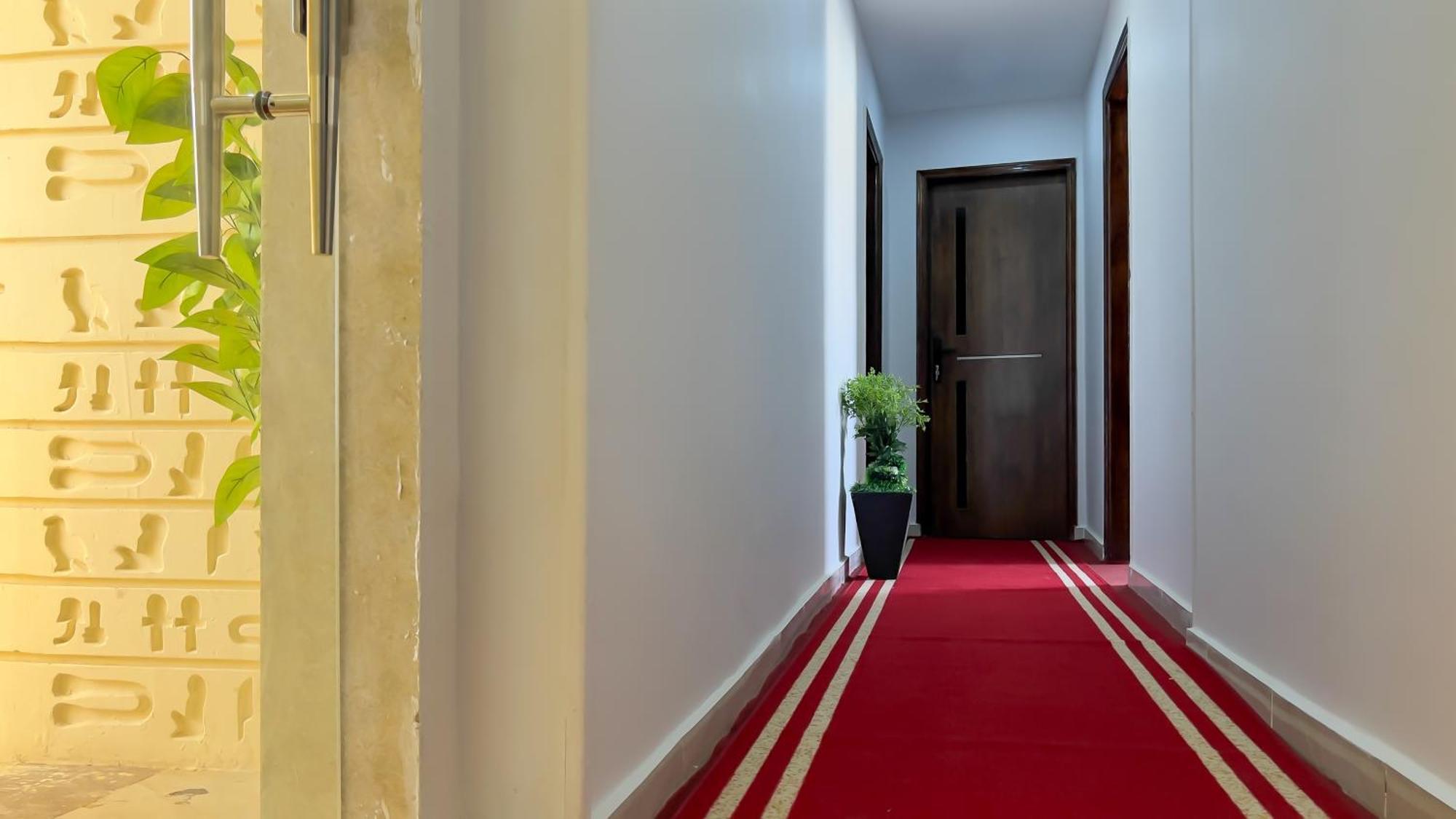 Pyramids Tower View Hotel *