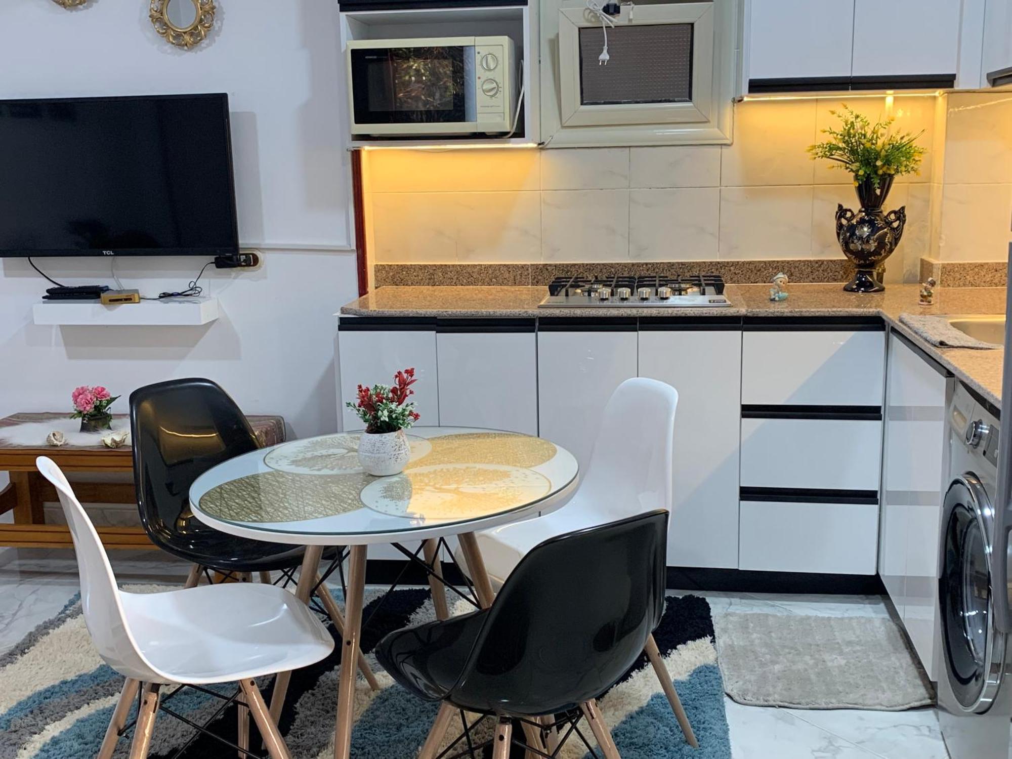 Sun Apartment *