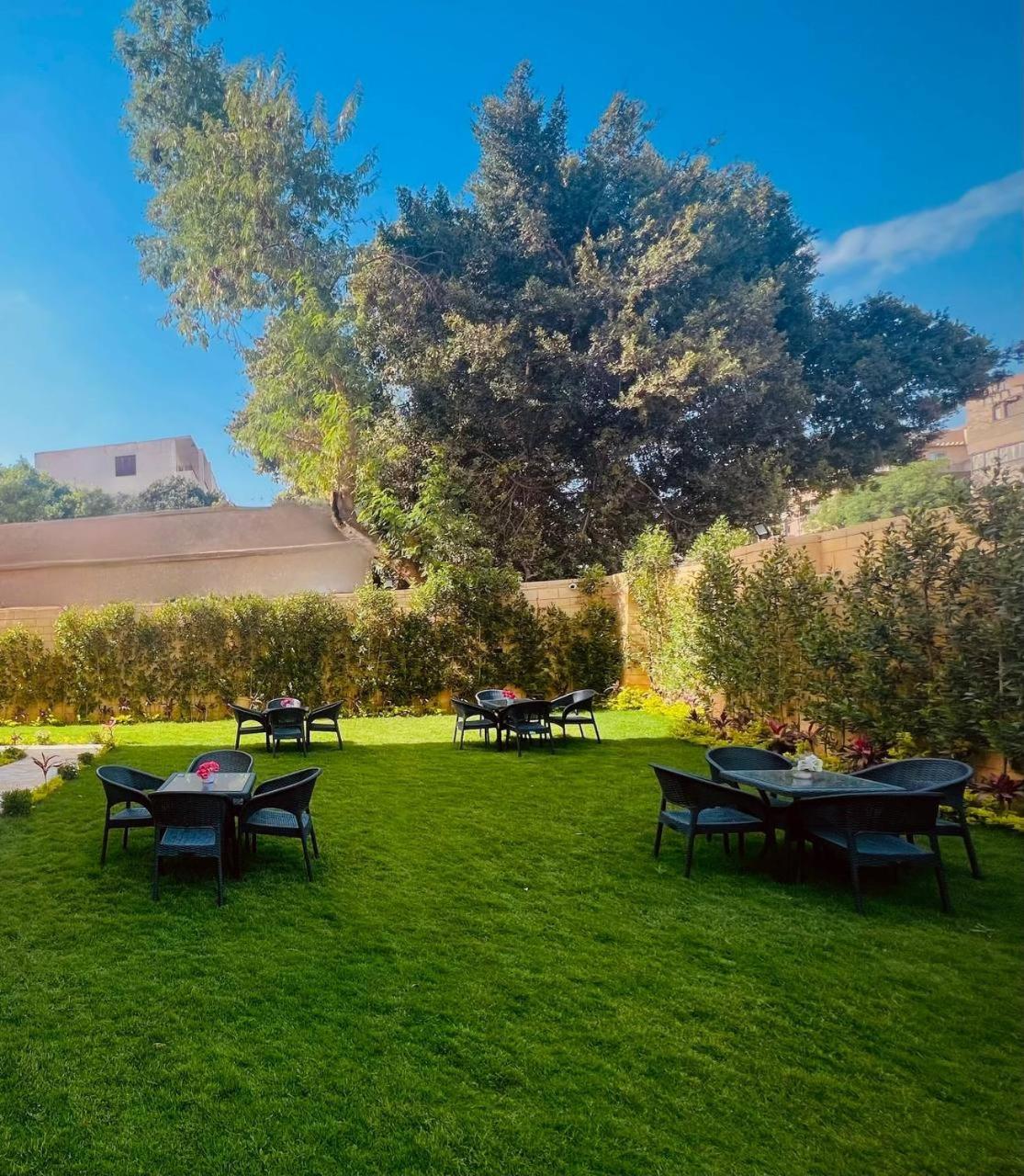 Turquoise Pyramids Gate Centre 3*